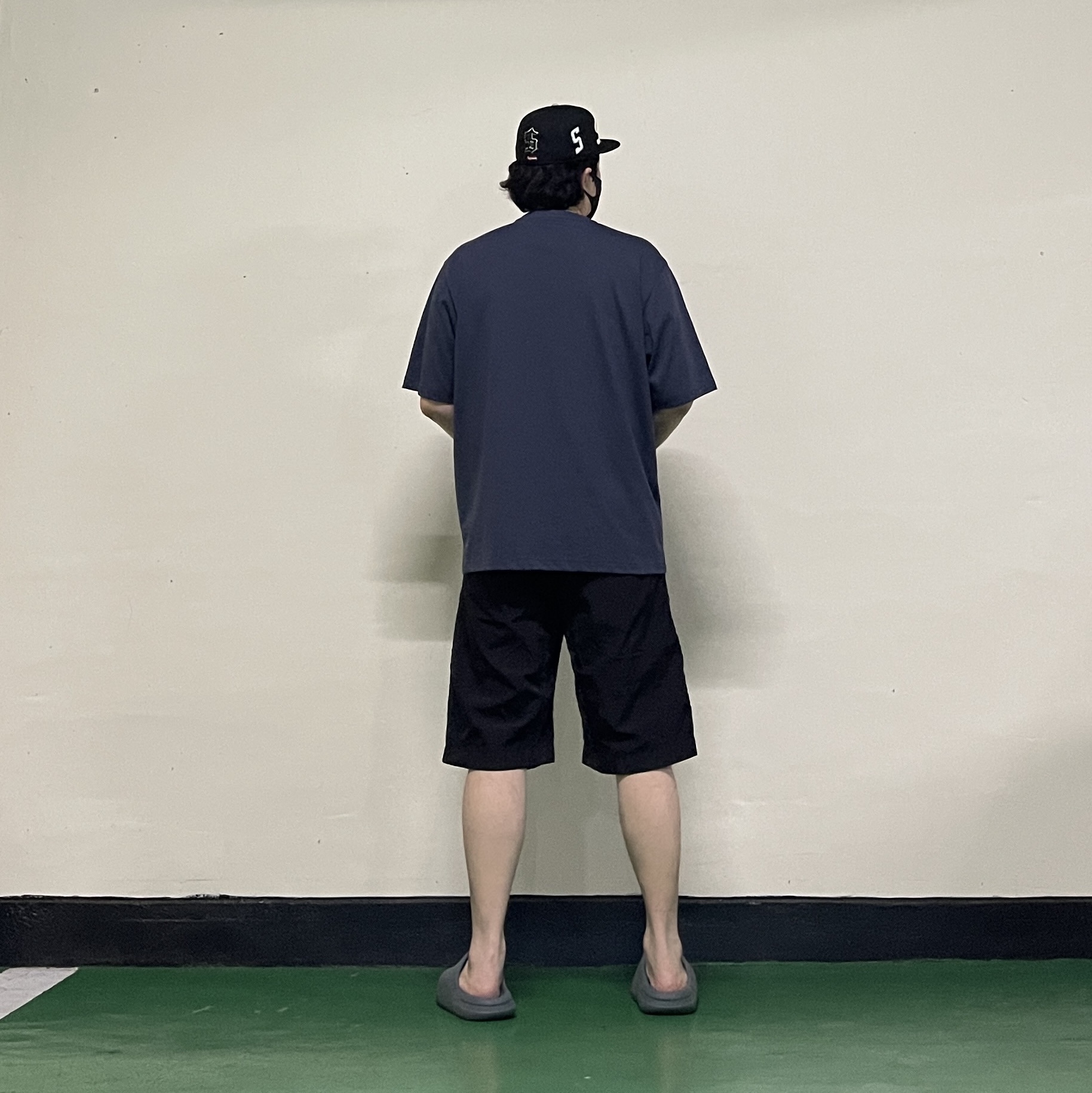 Palace Spaced T-Shirt Navy - 25SS, C.P. Company Chrome-R Track Shorts Black - 21SS 착용 스타일 - 3