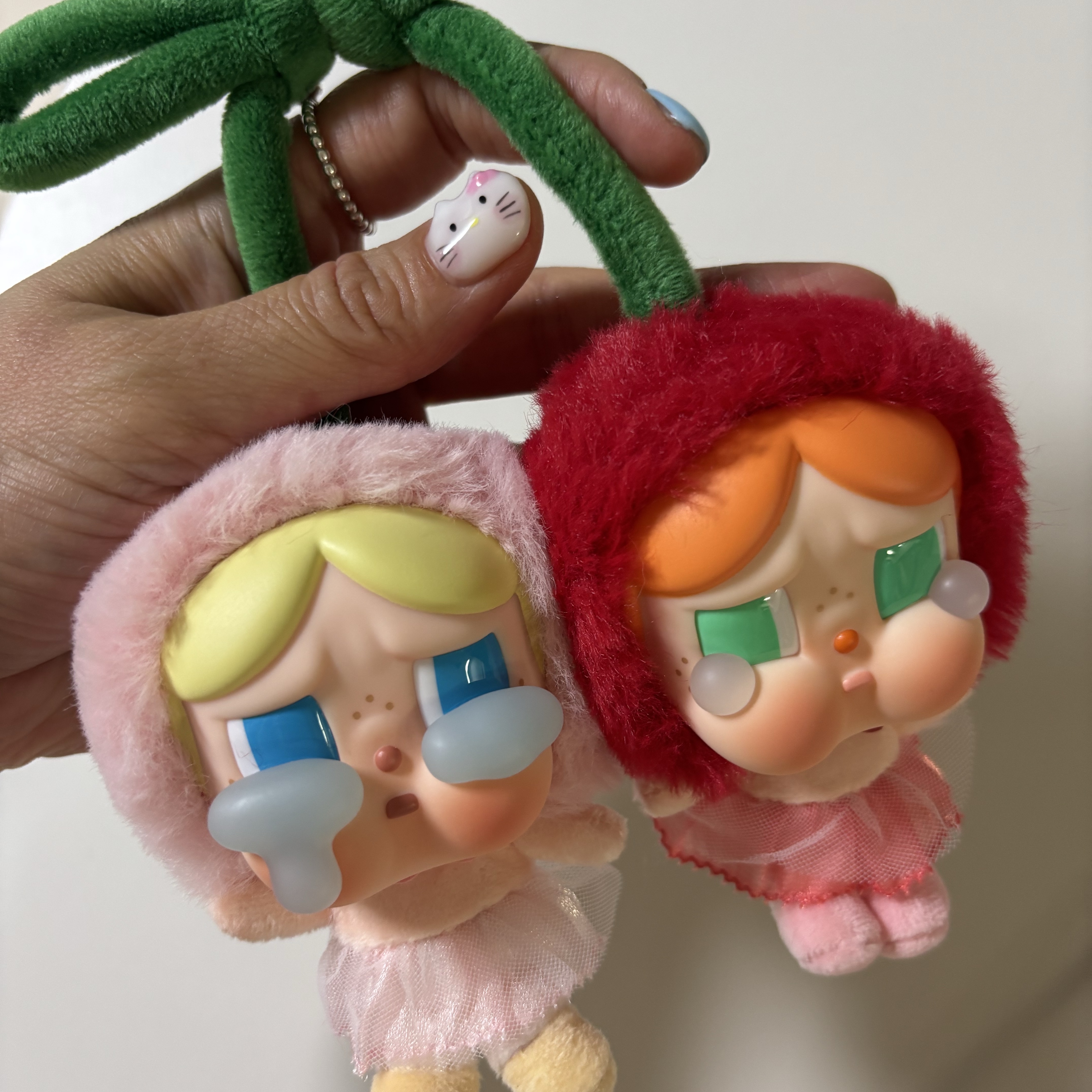 Pop Mart Crybaby Crying For Love Series Vinyl Plush 착용 스타일