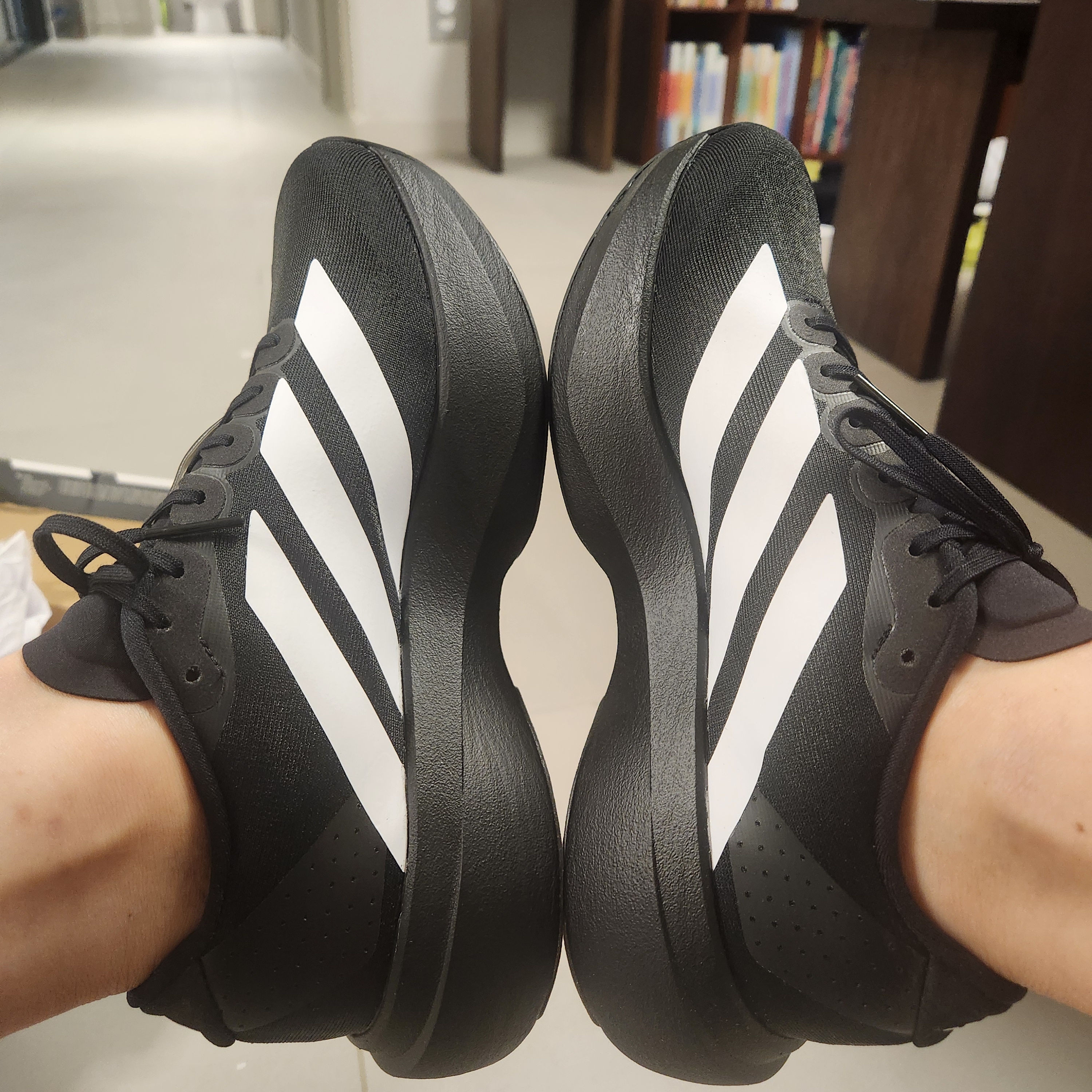 Adidas Adizero EVO SL Core Black Cloud White 착용 스타일