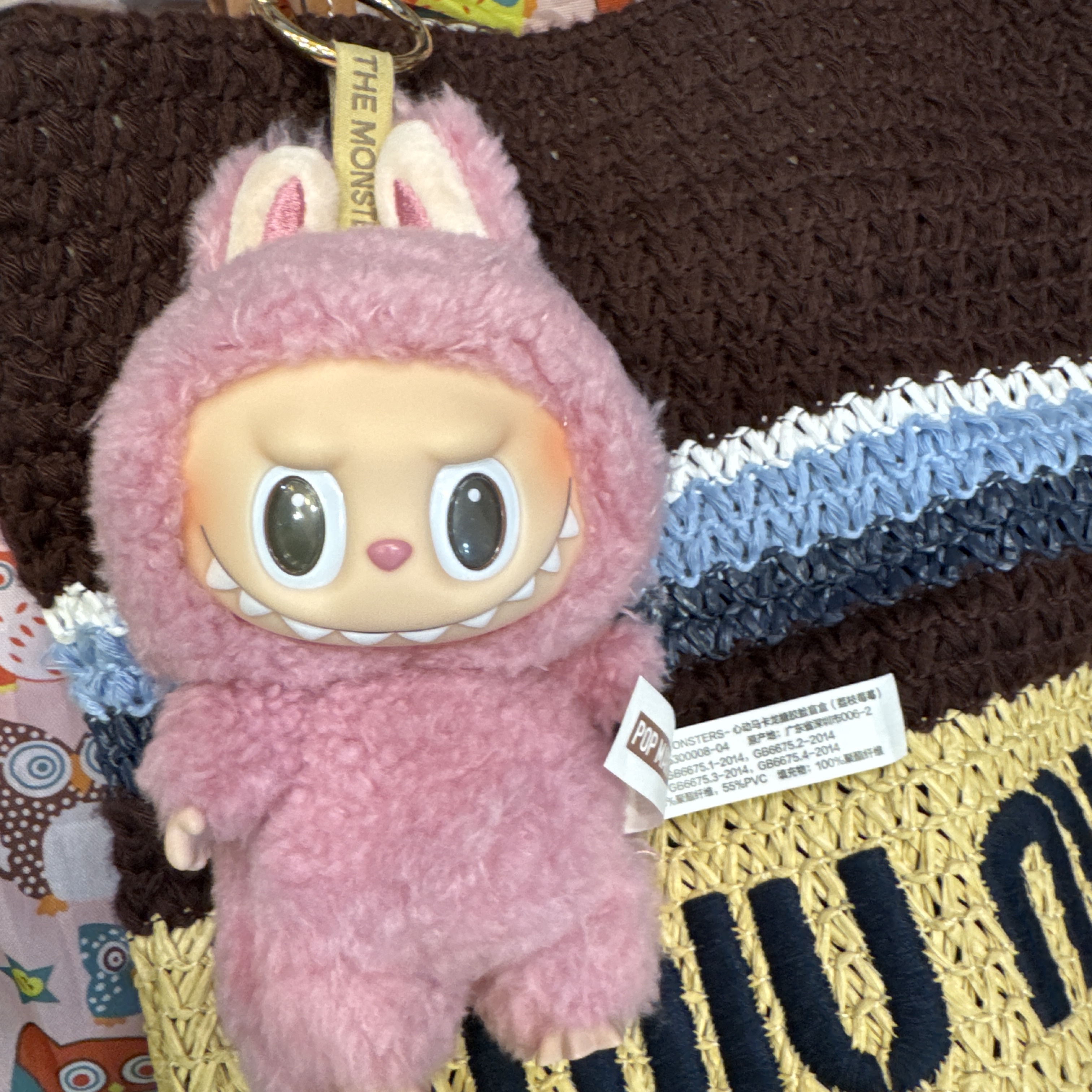 Pop Mart Labubu The Monsters Labubu Tasty Macarons Series Lyche Berry Keyring 착용 스타일