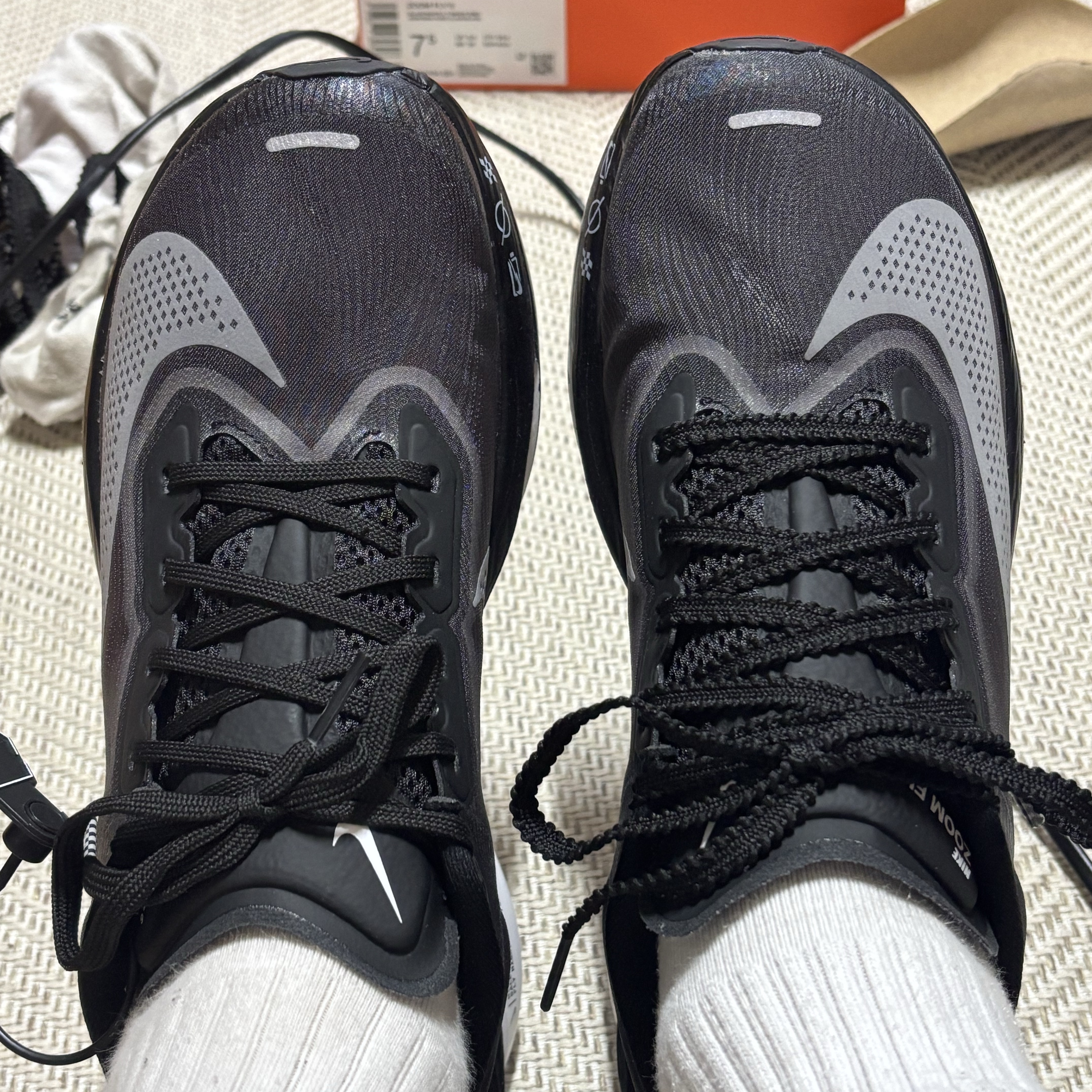 Nike Zoom Fly 6 Black Light Smoke Grey 착용 스타일 - 3