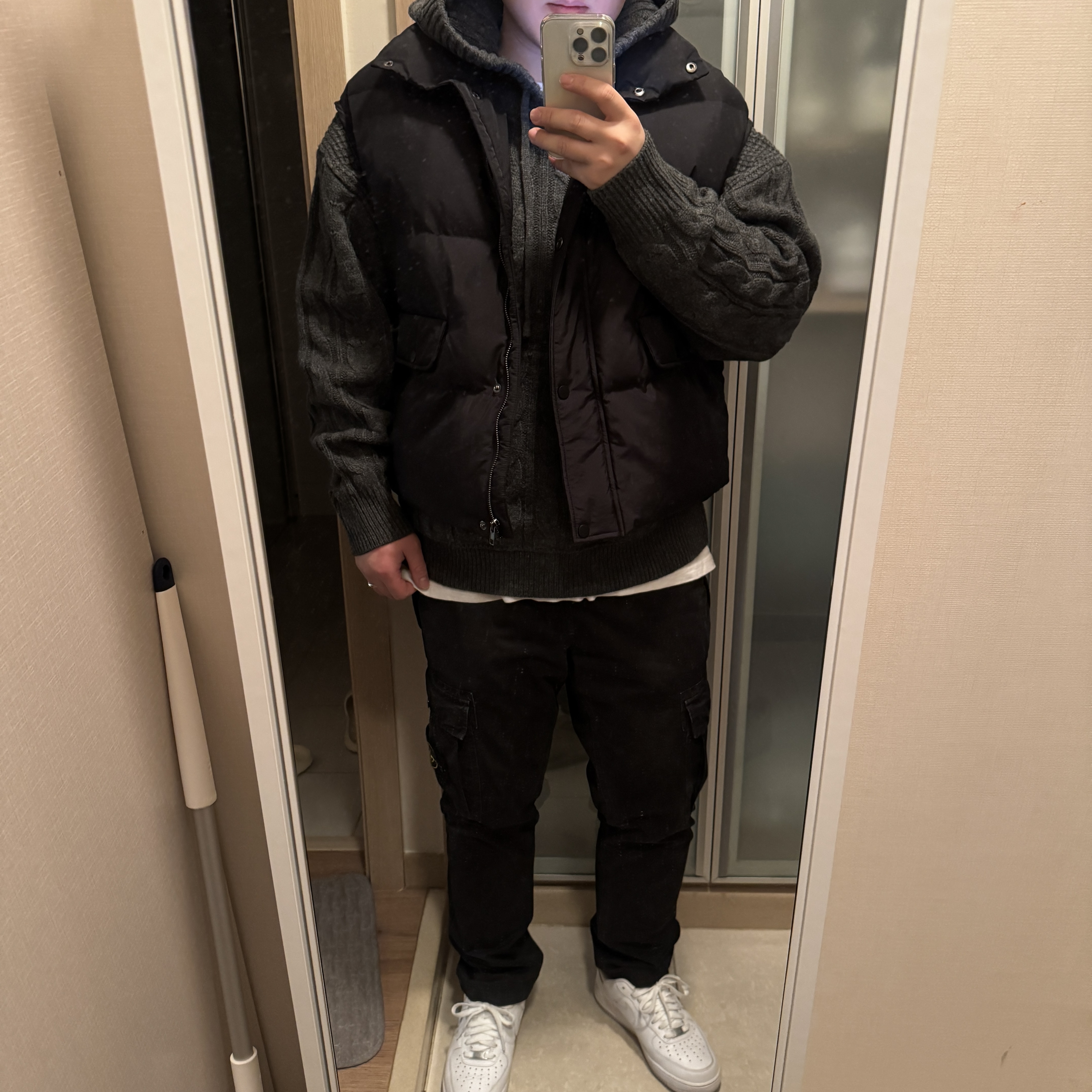 Stone Island 303WA Brushed Cotton Canvas Garment Dyed Cargo Pants Black - 22SS 착용 스타일