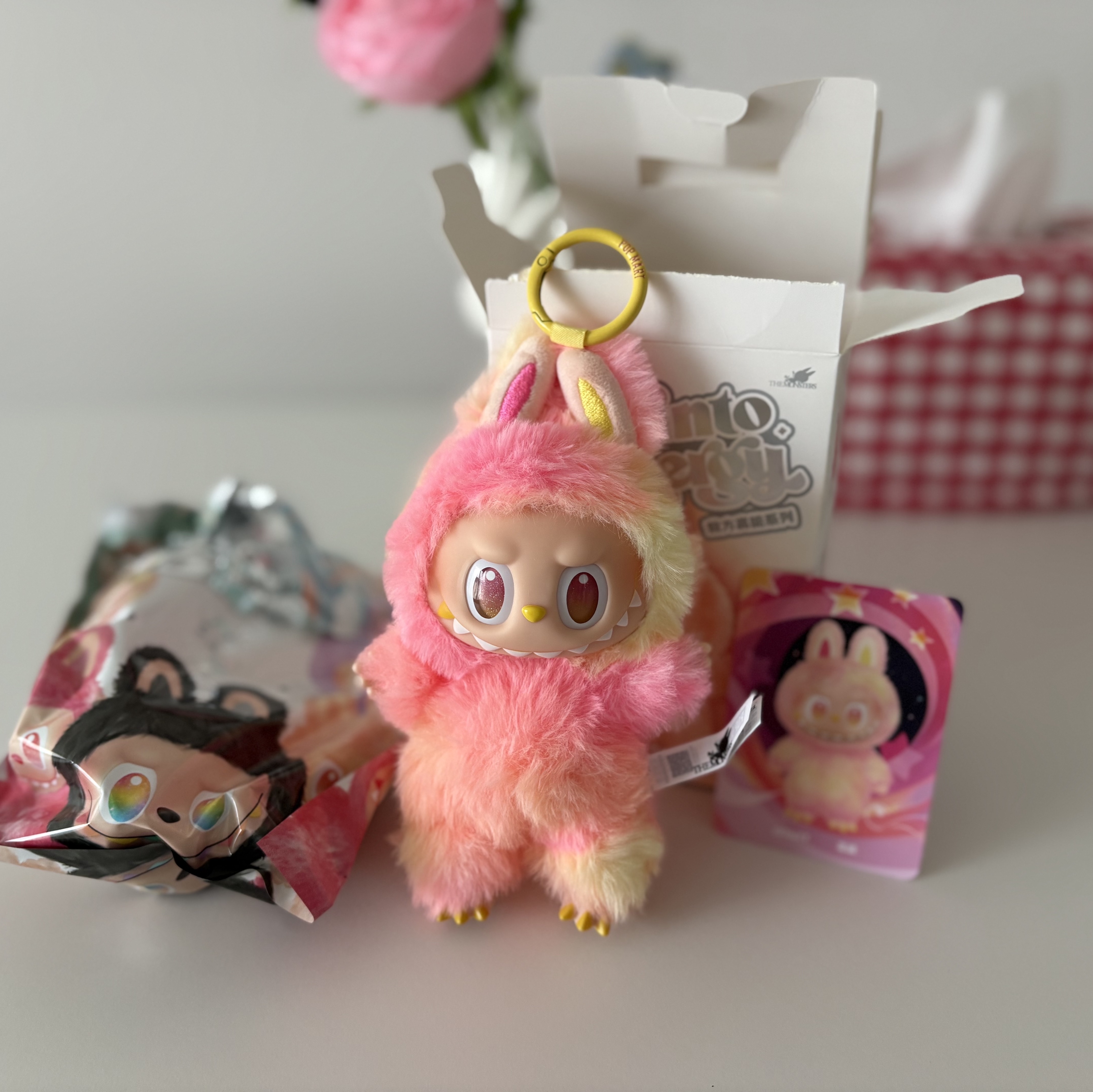 Pop Mart Labubu The Monsters Highlight Series Sealed Case (1 Blind Box) 착용 스타일