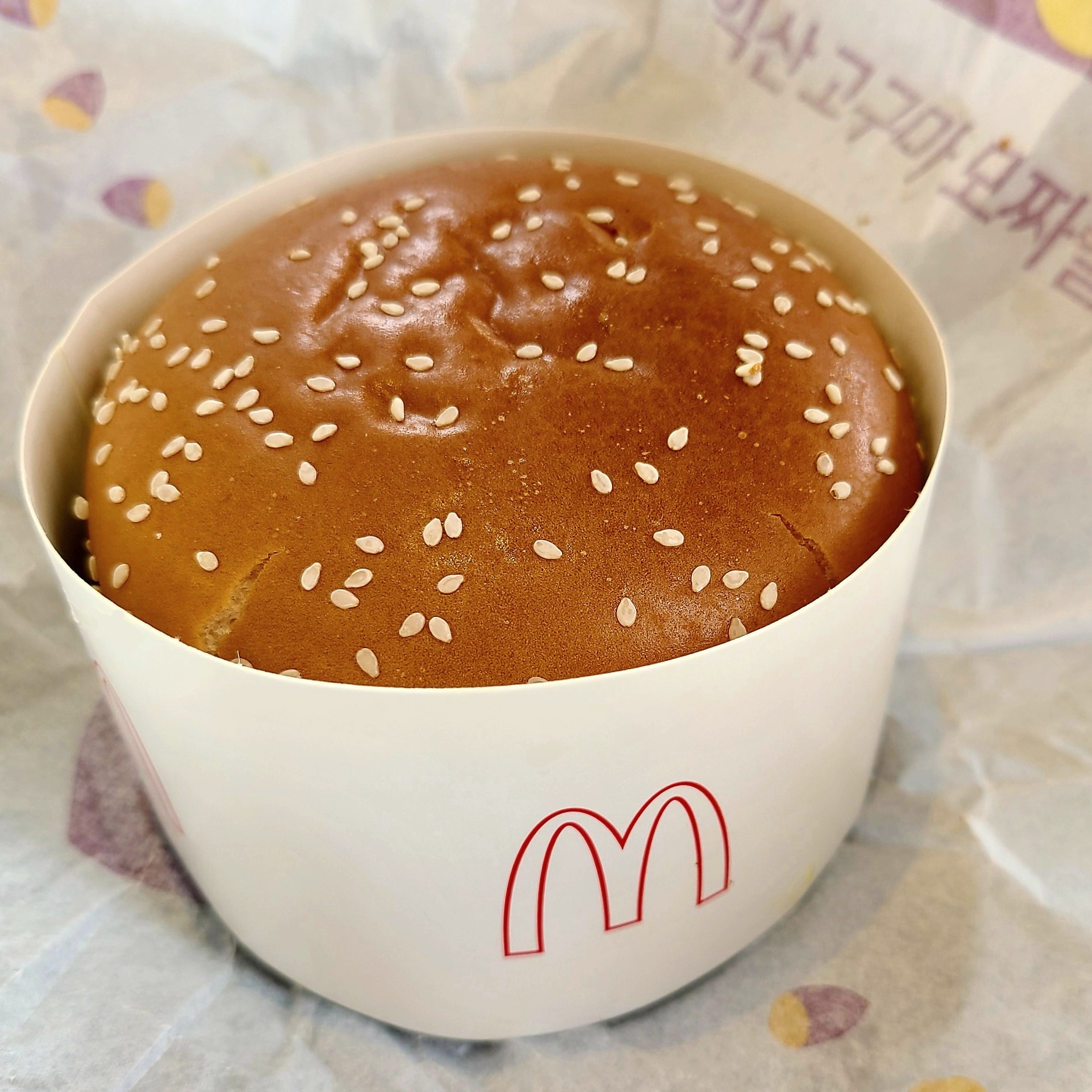 McDonald’s x Kakao Friends Choonsik Granny Choonsik Keyring, Chanel Codes Couleur Limited Edition Miroir Double Facettes 135 Immortelle 착용 스타일 - 2