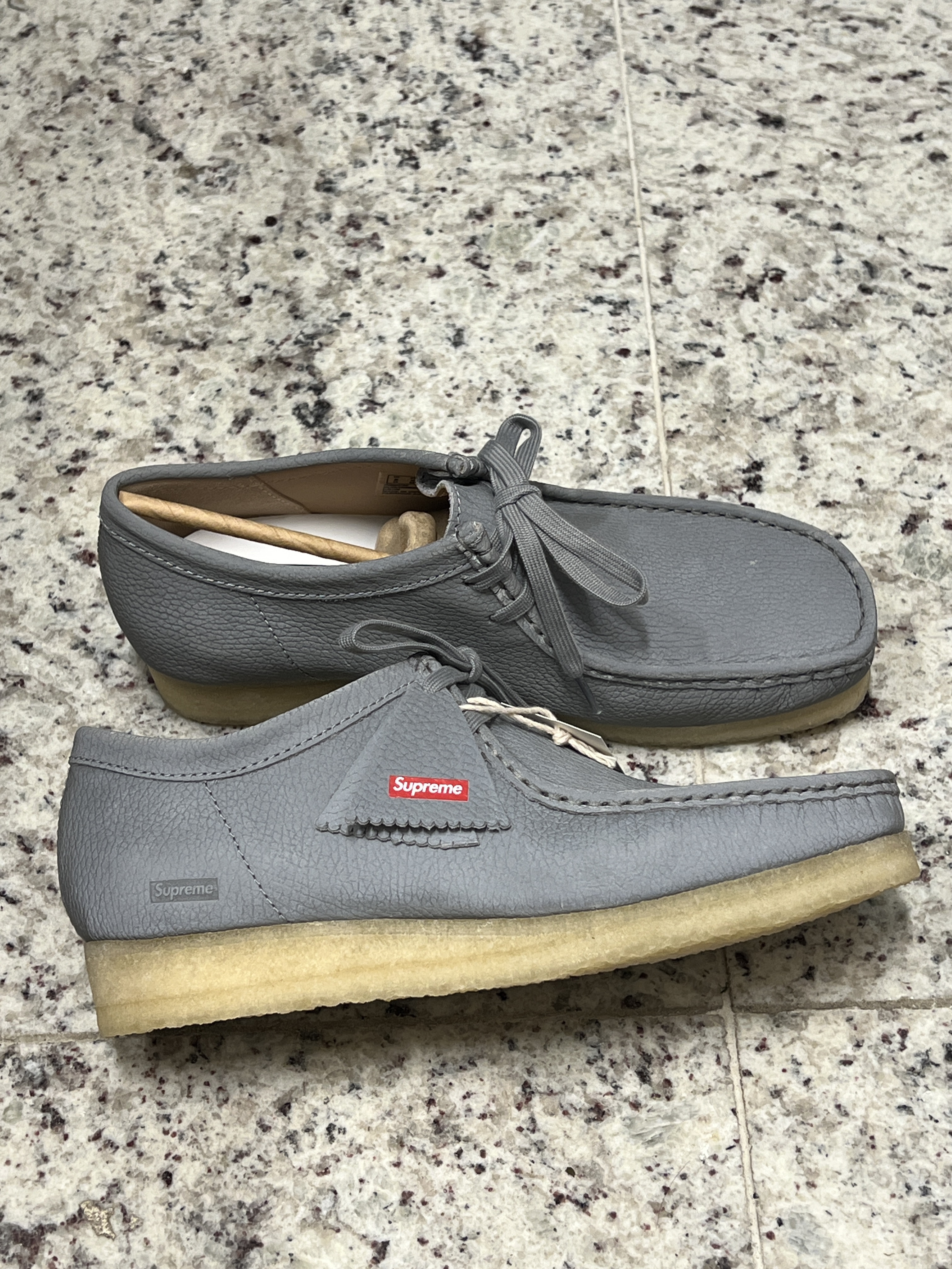 Clarks x Supreme Reflective Wallabee Silver - 25SS, Clarks x Supreme Reflective Wallabee Natural - 25SS 착용 스타일 - 1