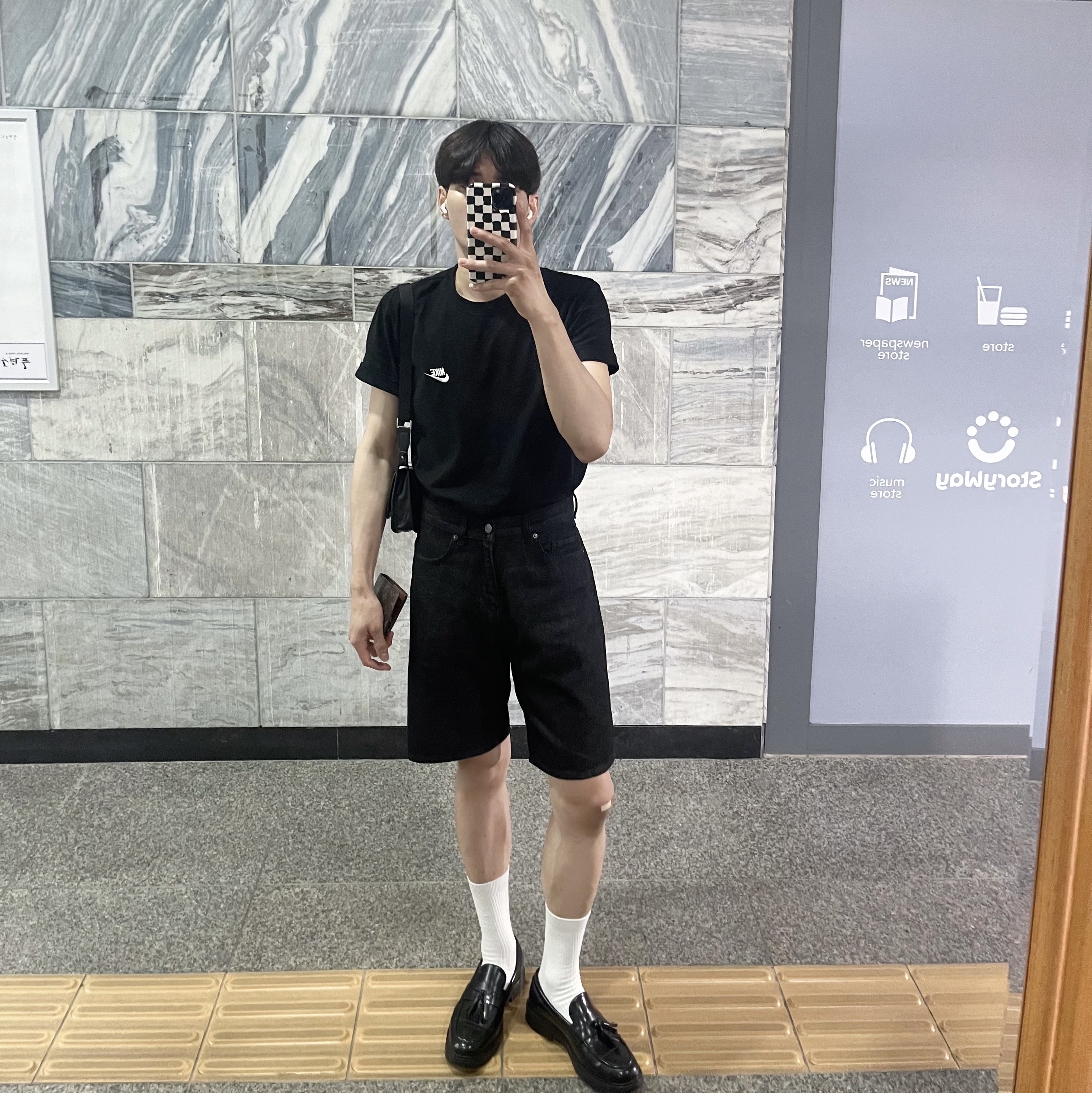 Nike NSW Club T-Shirt Black 착용 스타일