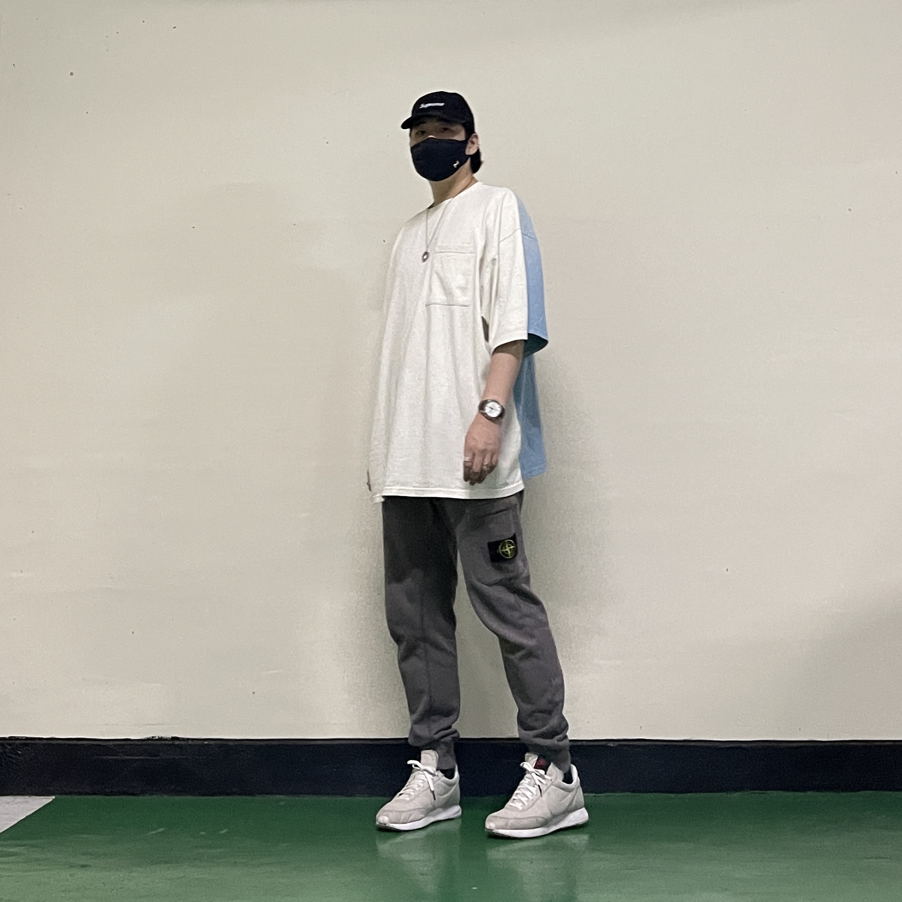 Stone Island 64551 Slim Fit Cargo Sweatpants Steel Grey - 24SS, Kapital Cotton Sheeting Two Tone Big Pocket Bone T-Shirt Kinari Sax 착용 스타일 - 1