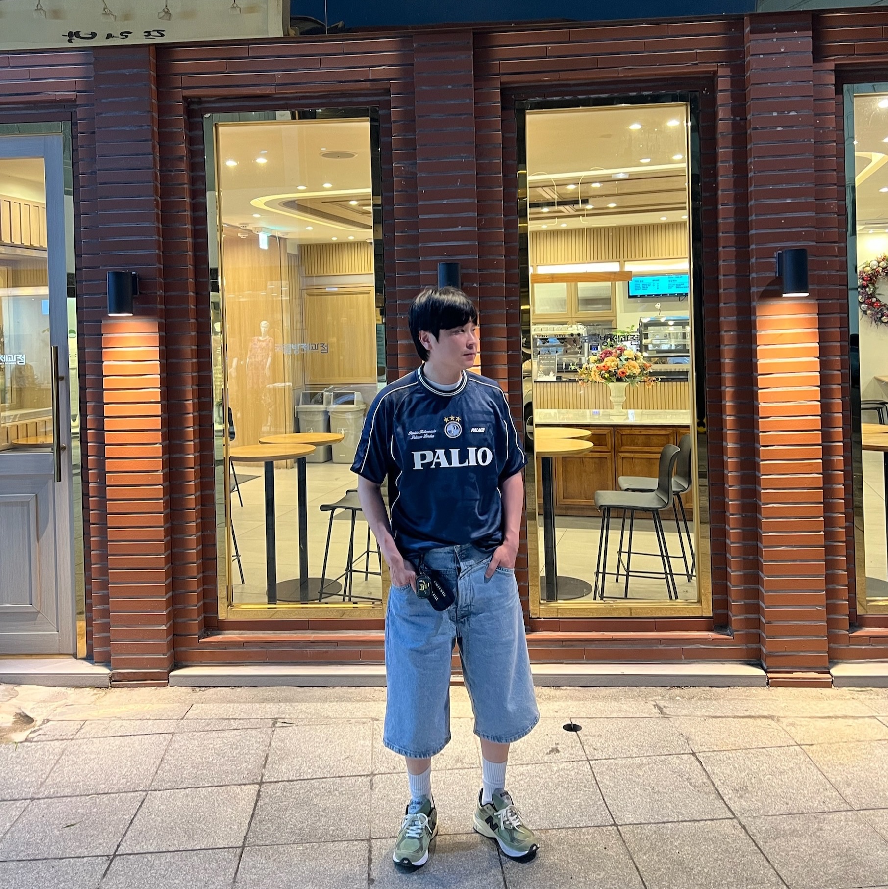 Palace Legends Shirt Navy - 22FW, New Balance x JJJJound 990v3 Olive 착용 스타일 - 1