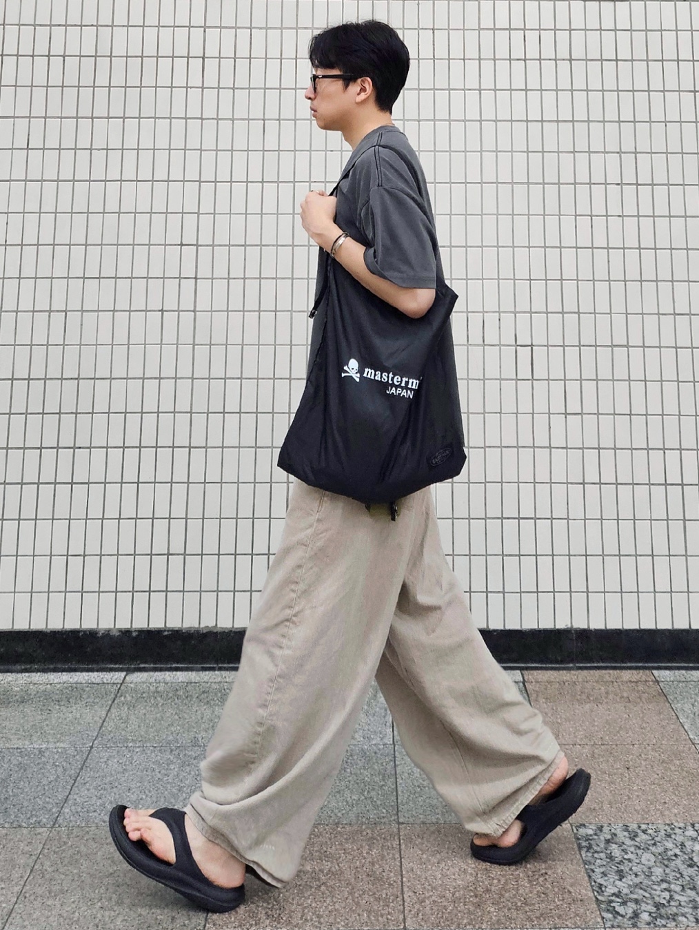 noun Wide Curved Denim Pants Sand Beige 착용 스타일 - 2