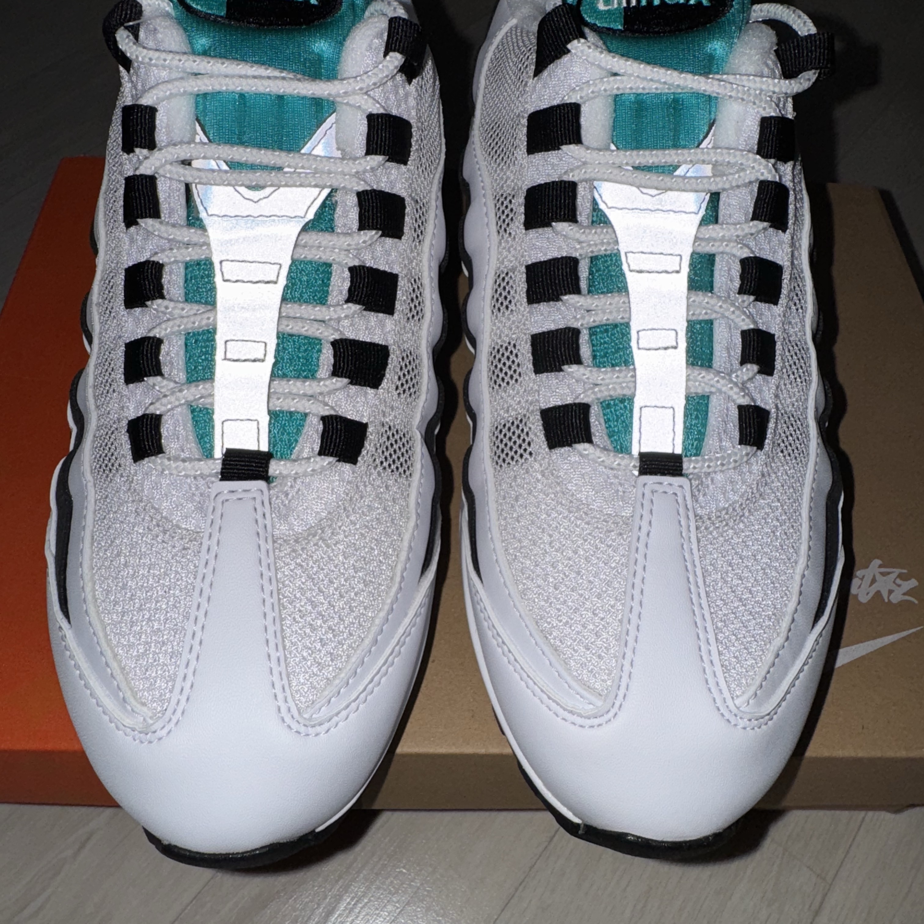 Nike Air Max 95 OG White and Black 착용 스타일 - 1