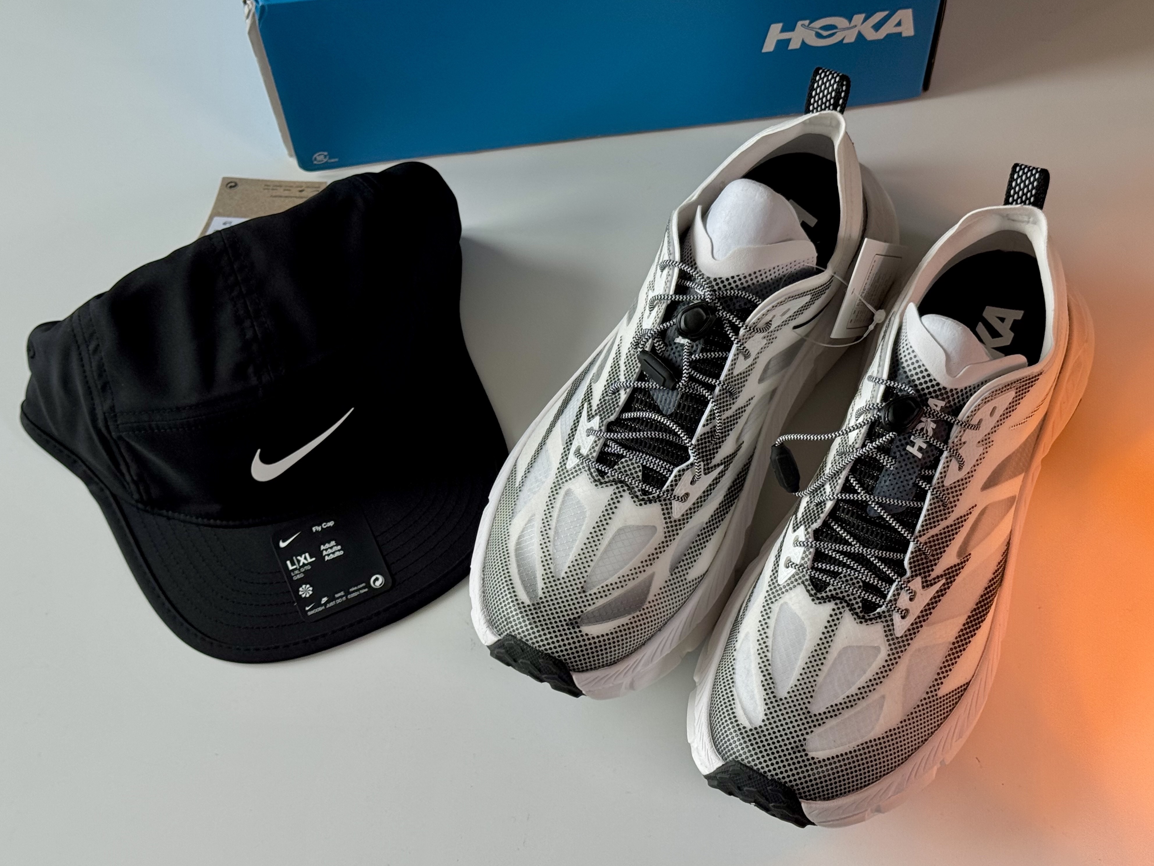 Hoka Mafate Speed 4 Lite White Black, Nike Dri-Fit Fly Unstructured Swoosh Cap Black 착용 스타일 - 1