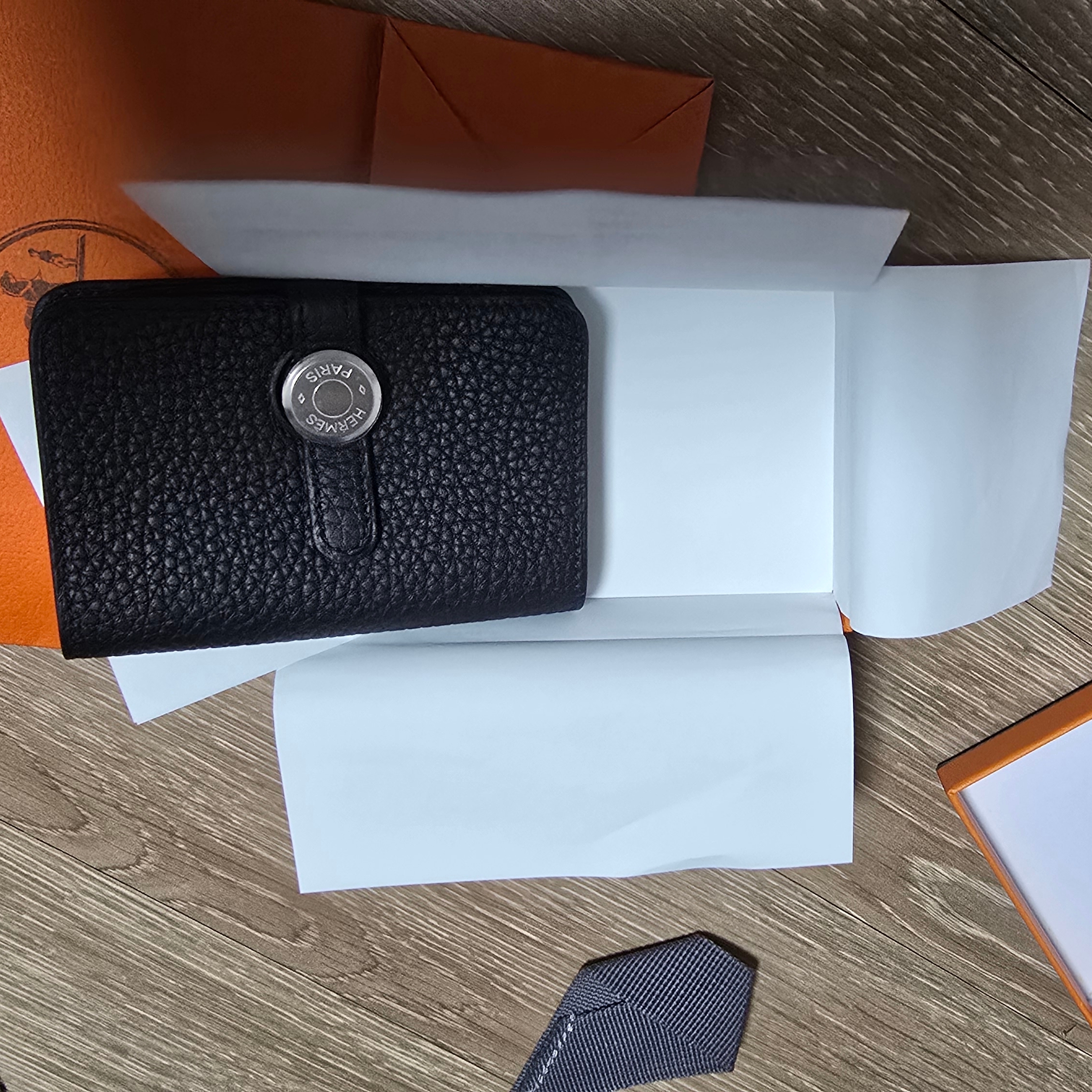 Hermes Dogon Card Holder Togo & Palladium Noir 착용 스타일