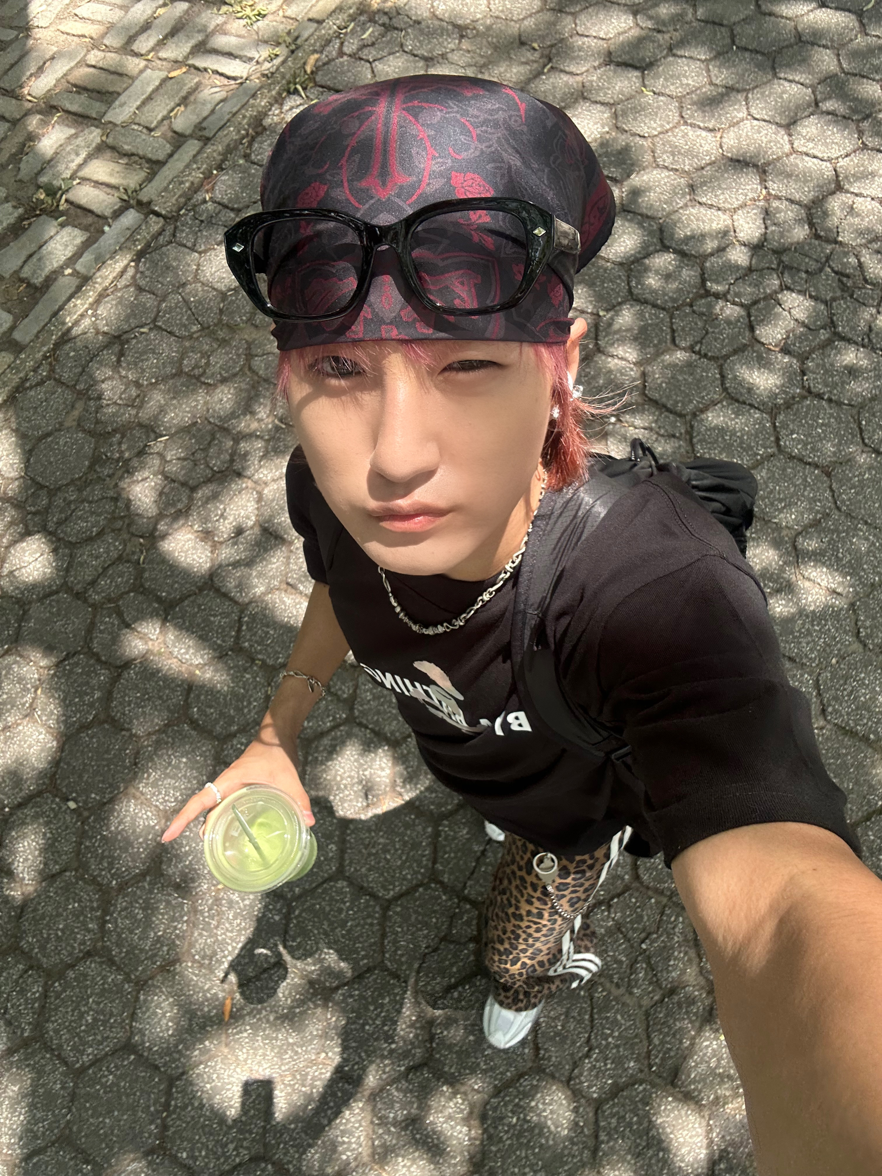 (W) Nike Shox R4 White Metallic Silver 착용 스타일 - 3