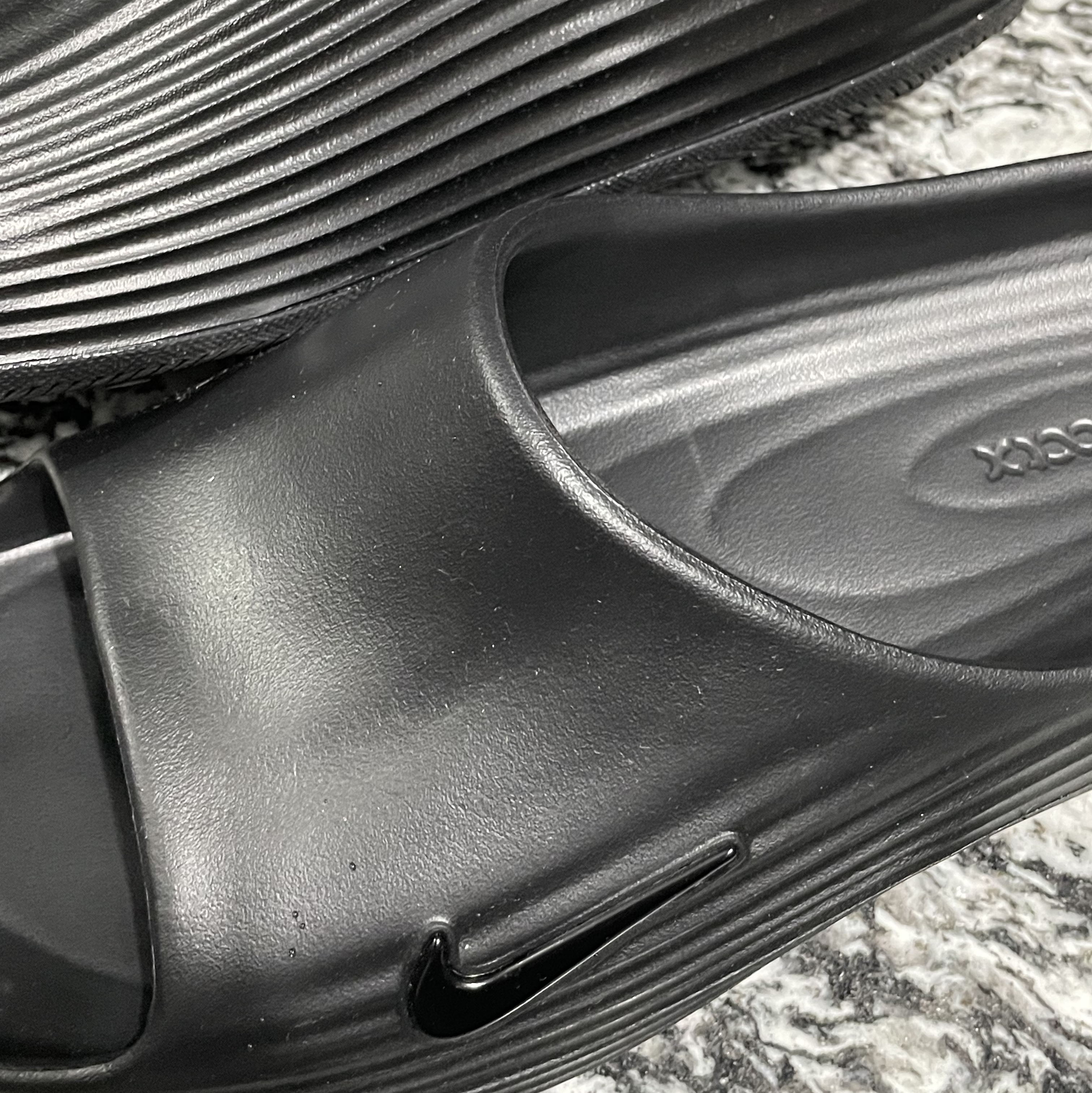 Nike ReactX Rejuven8 Slide Black 착용 스타일 - 1