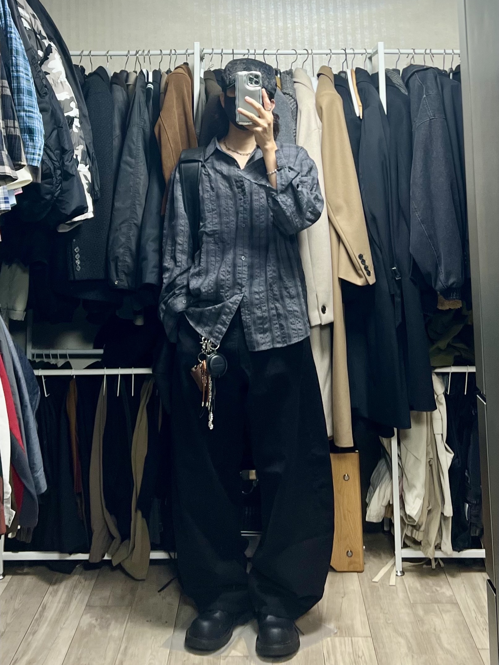 Hatchingroom Wide Curve Jeans Jet Black, Nos Couleurs Paisley Rivet Hunting Cap Black 착용 스타일