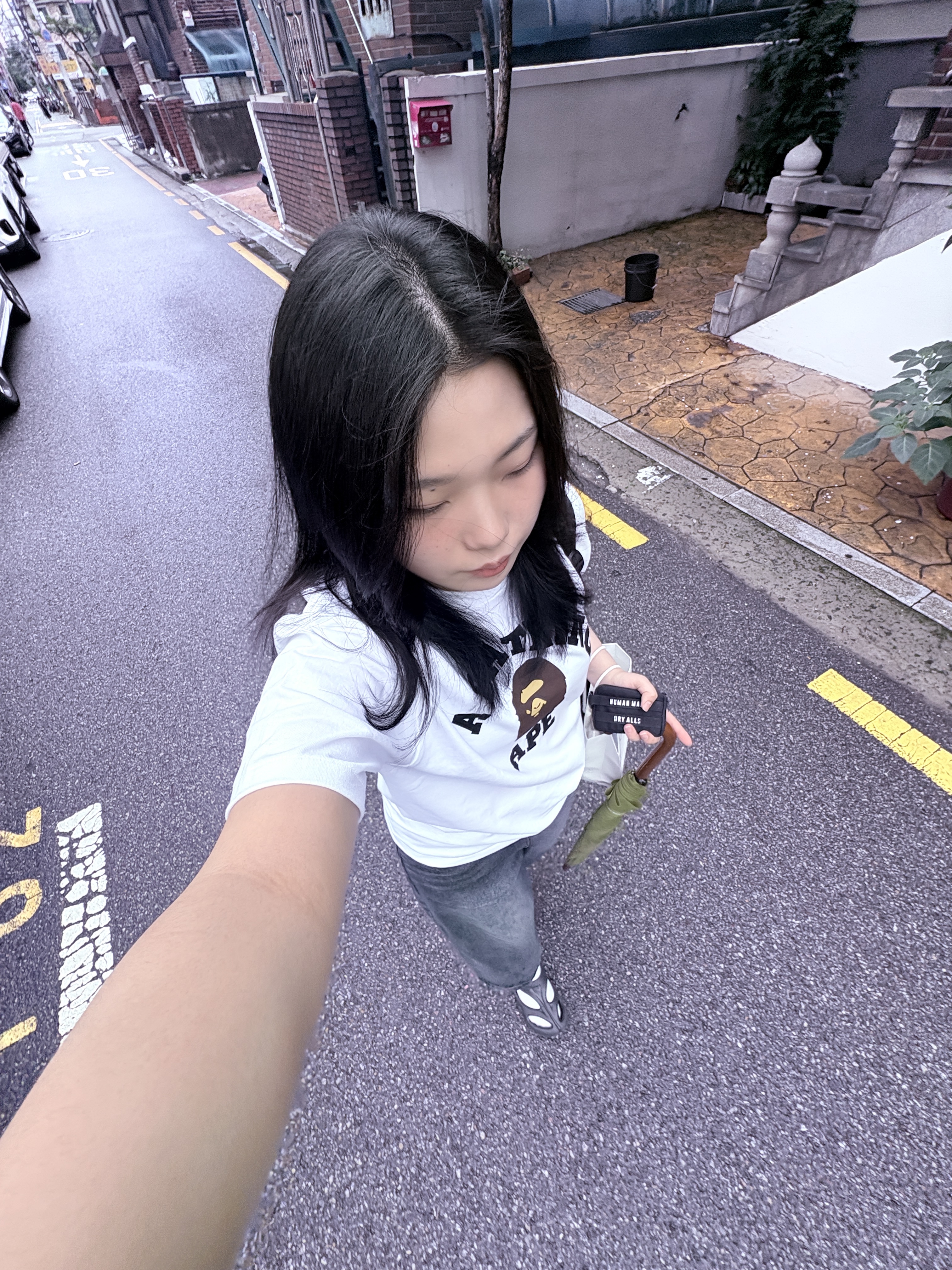 Human Made Military Card Case Black, BAPE College T-Shirt White 착용 스타일