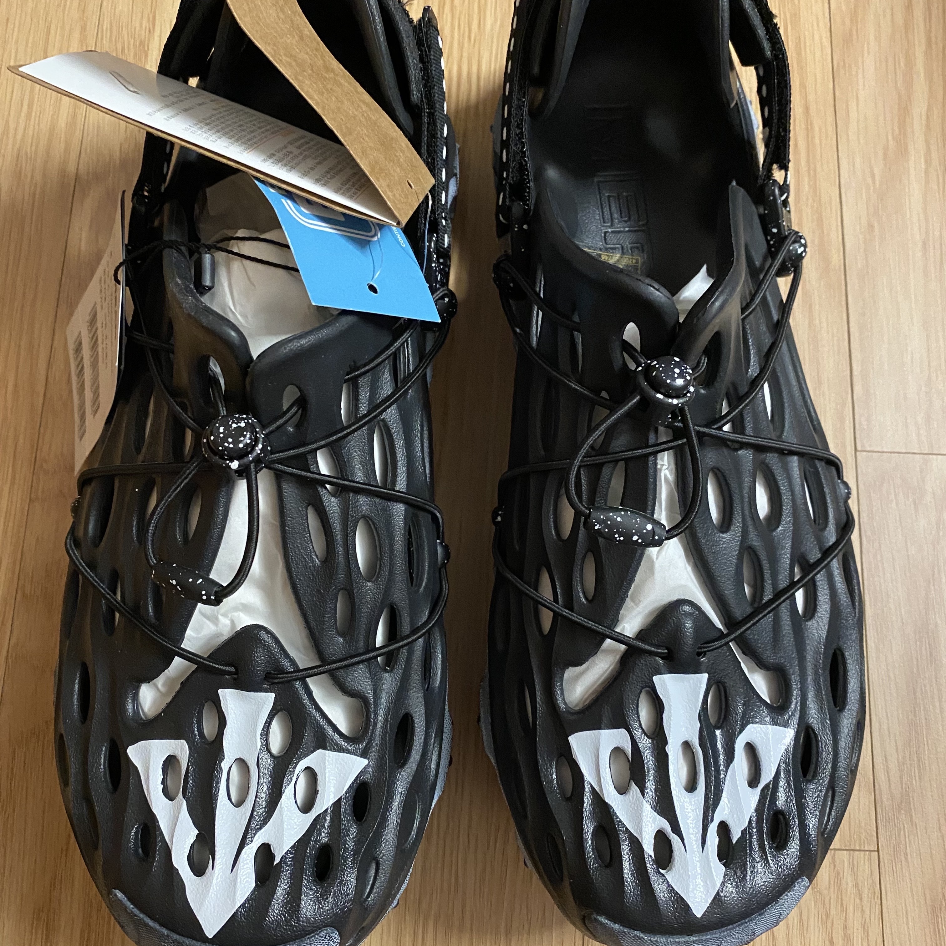 Merrell x Eastlogue Hydro Moc AT Cage Black White 착용 스타일