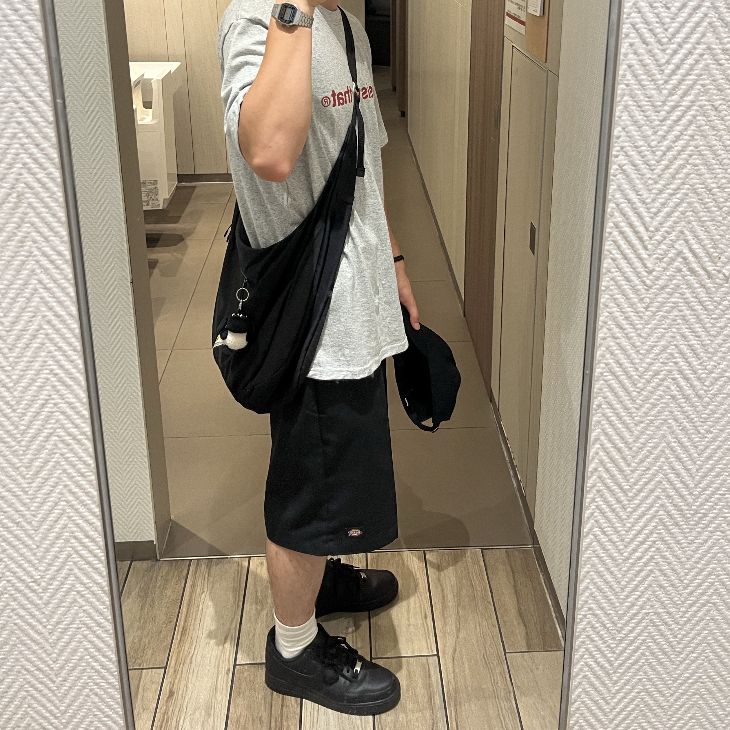 Nike Air Force 1 '07 Low Triple Black 착용 스타일 - 1