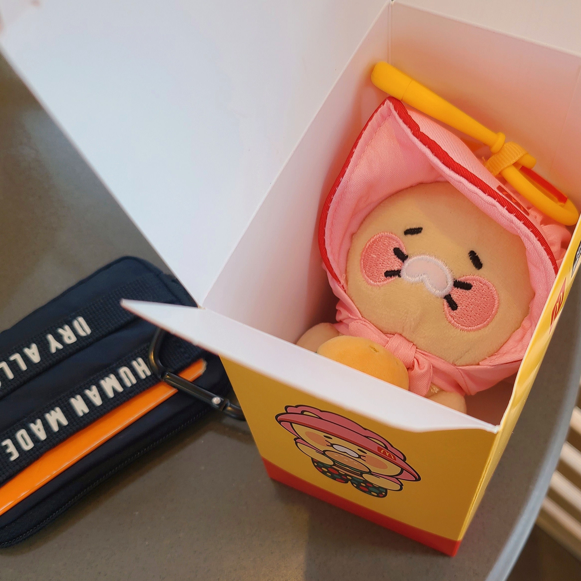 McDonald’s x Kakao Friends Choonsik Granny Choonsik Keyring, Human Made Military Card Case Navy 착용 스타일 - 1