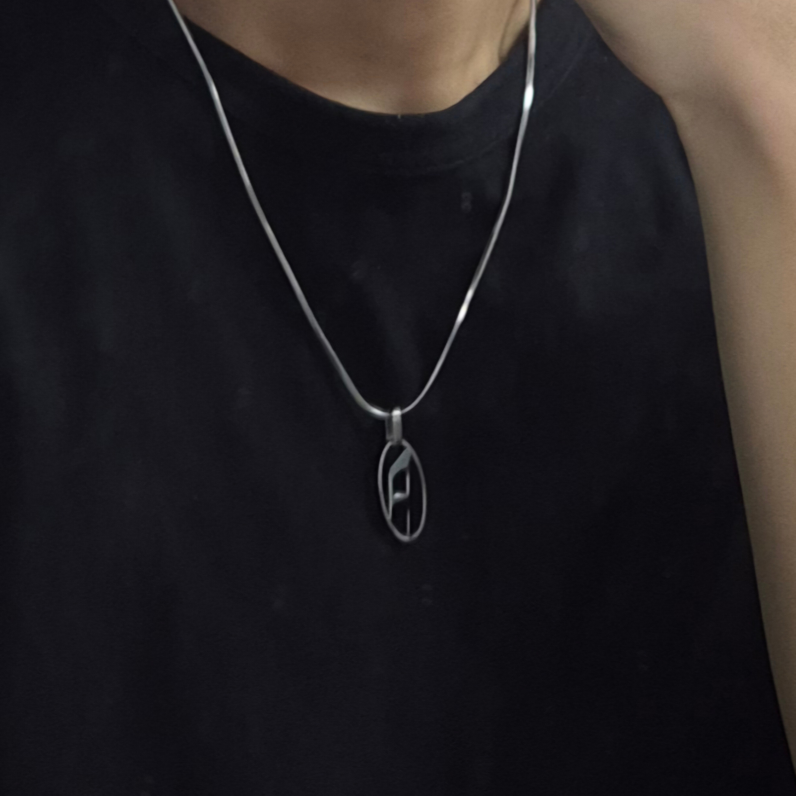 Diesel Dx1342 Stainless Steel Pendant Necklace Silver 착용 스타일