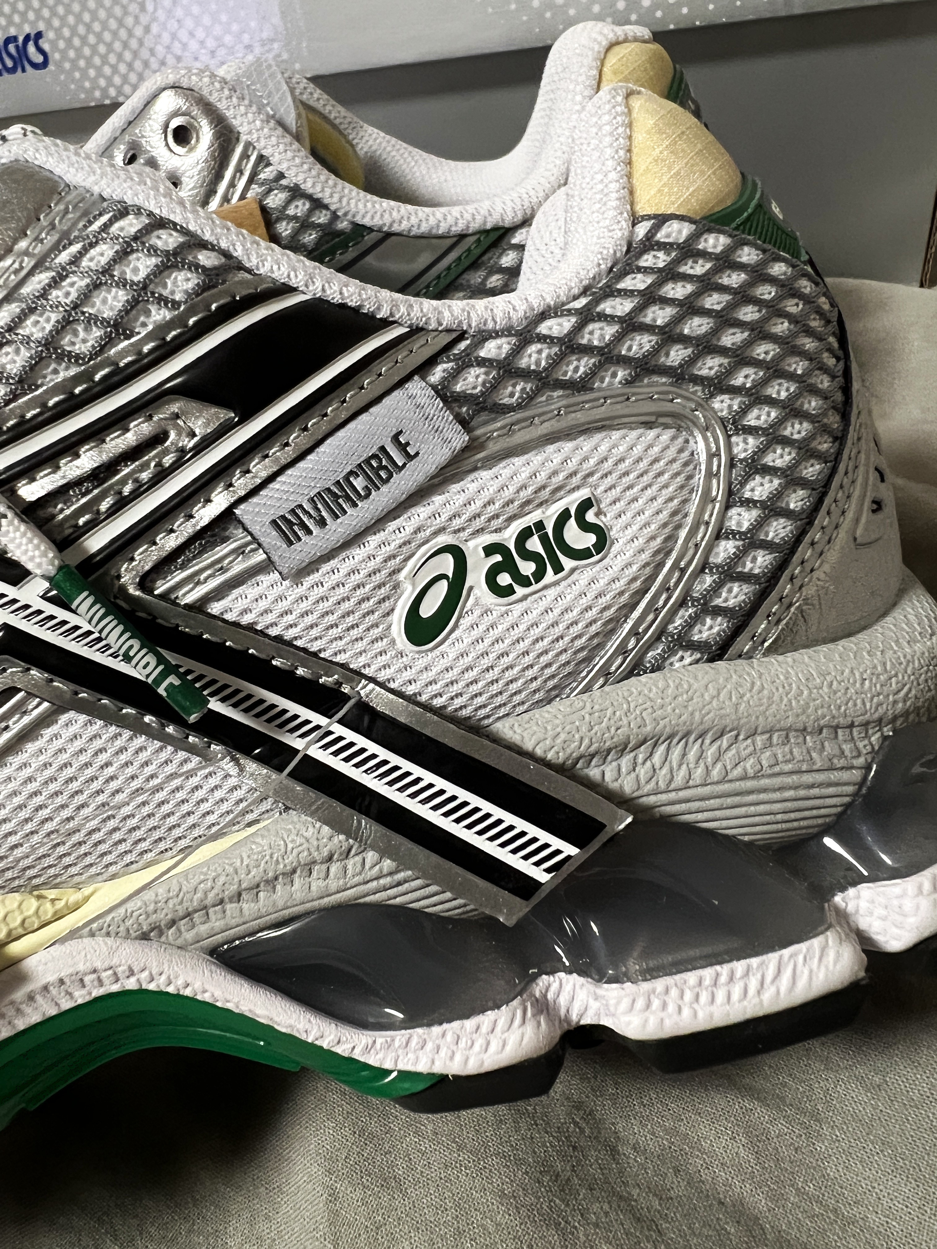 Asics x Invincible Gel-Nimbus 10.1 HTTP 404 Green 착용 스타일