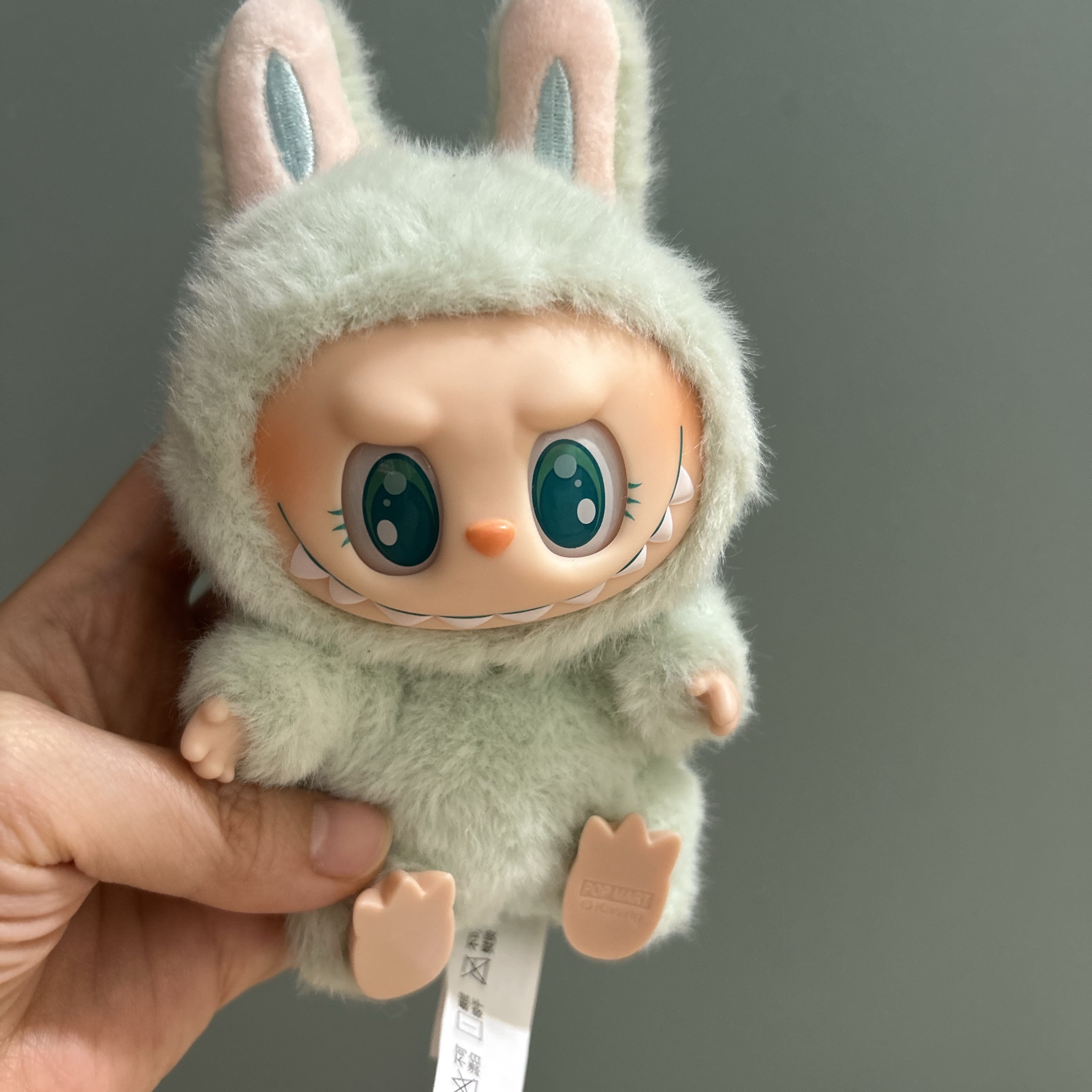 Pop Mart Labubu Let's Play Together Doll Series Ququ Keyring (Opened Case) 착용 스타일