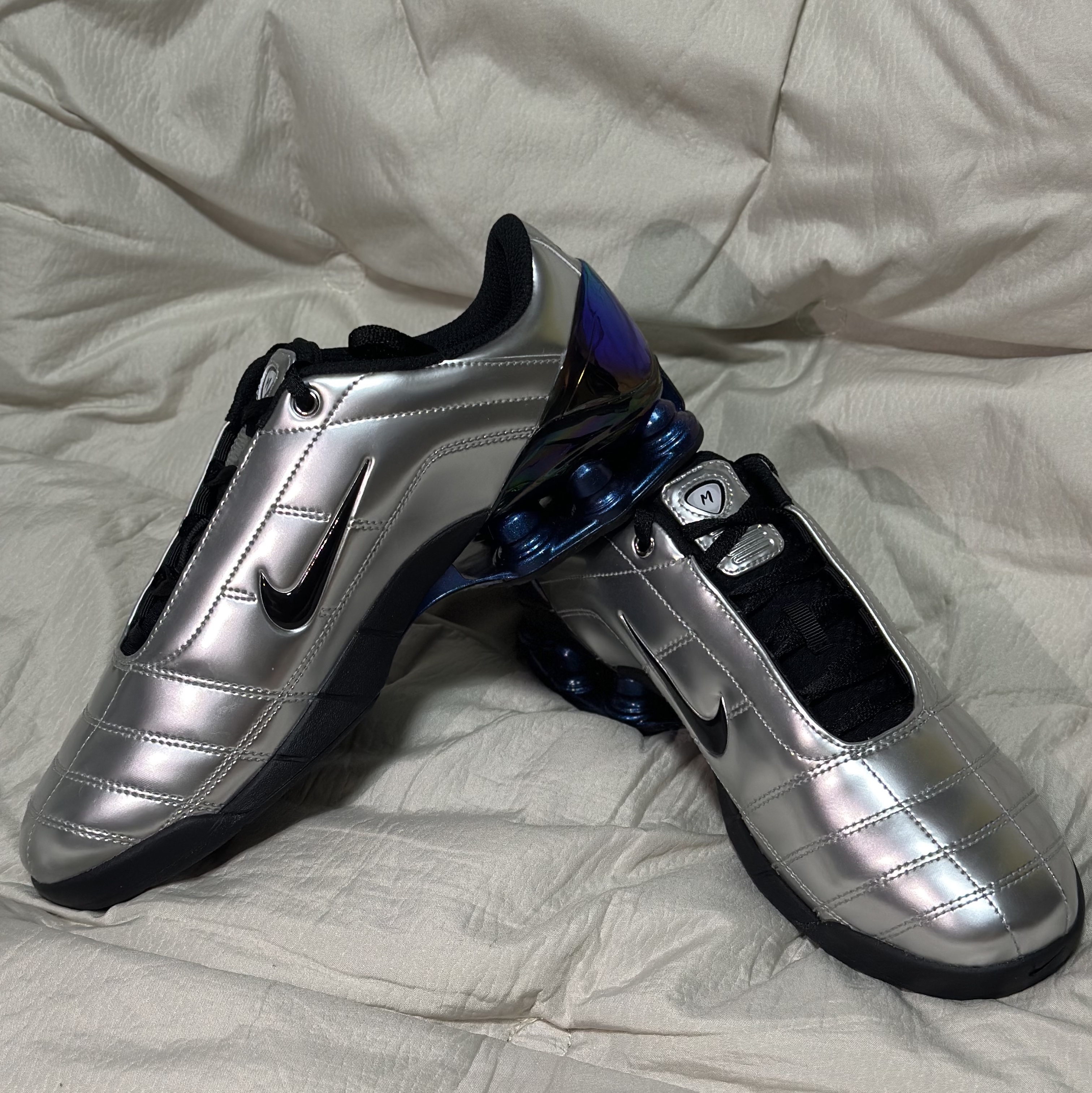 (W) Nike x Maha Amsterdam Total 90 Shox Magia Metallic Silver Black 착용 스타일 - 1