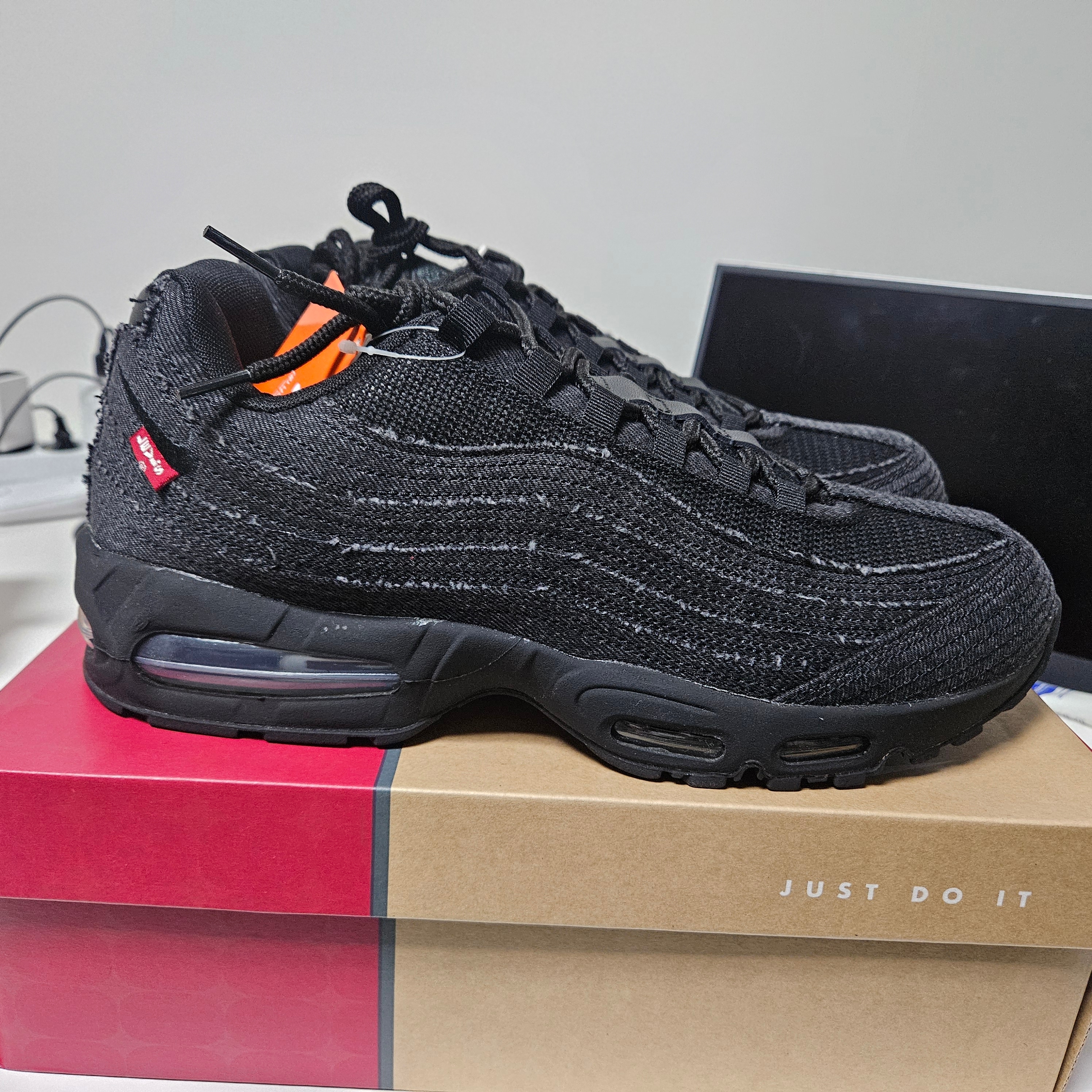 Nike x Levi's Air Max 95 Black 착용 스타일