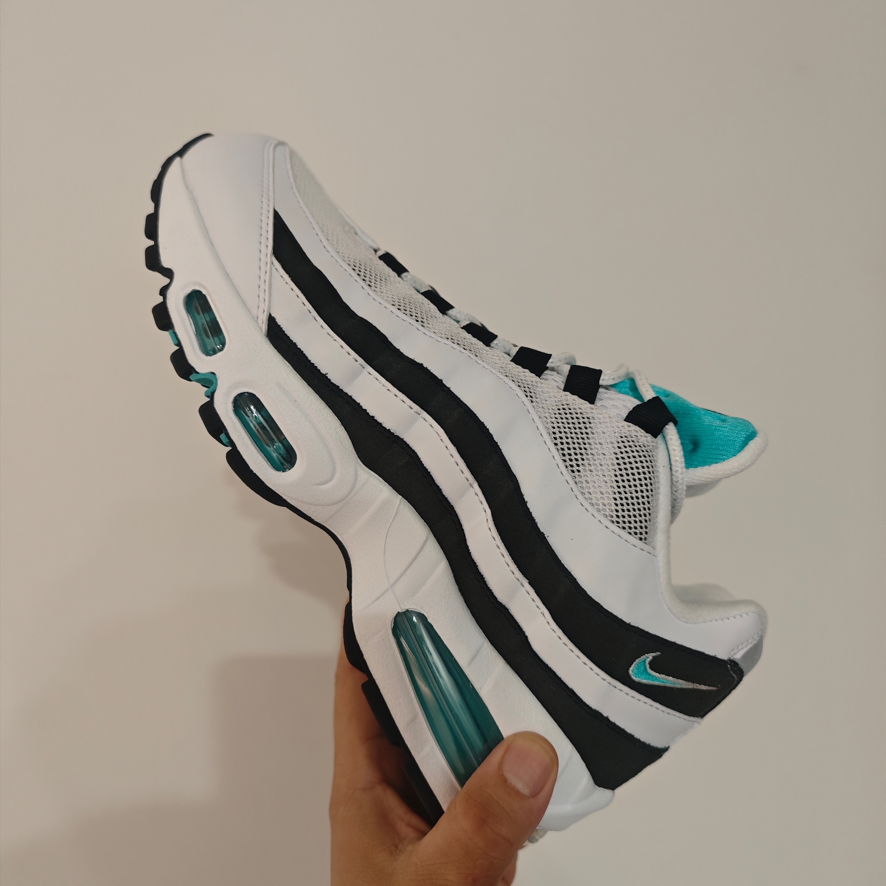 Nike Air Max 95 OG White and Black 착용 스타일