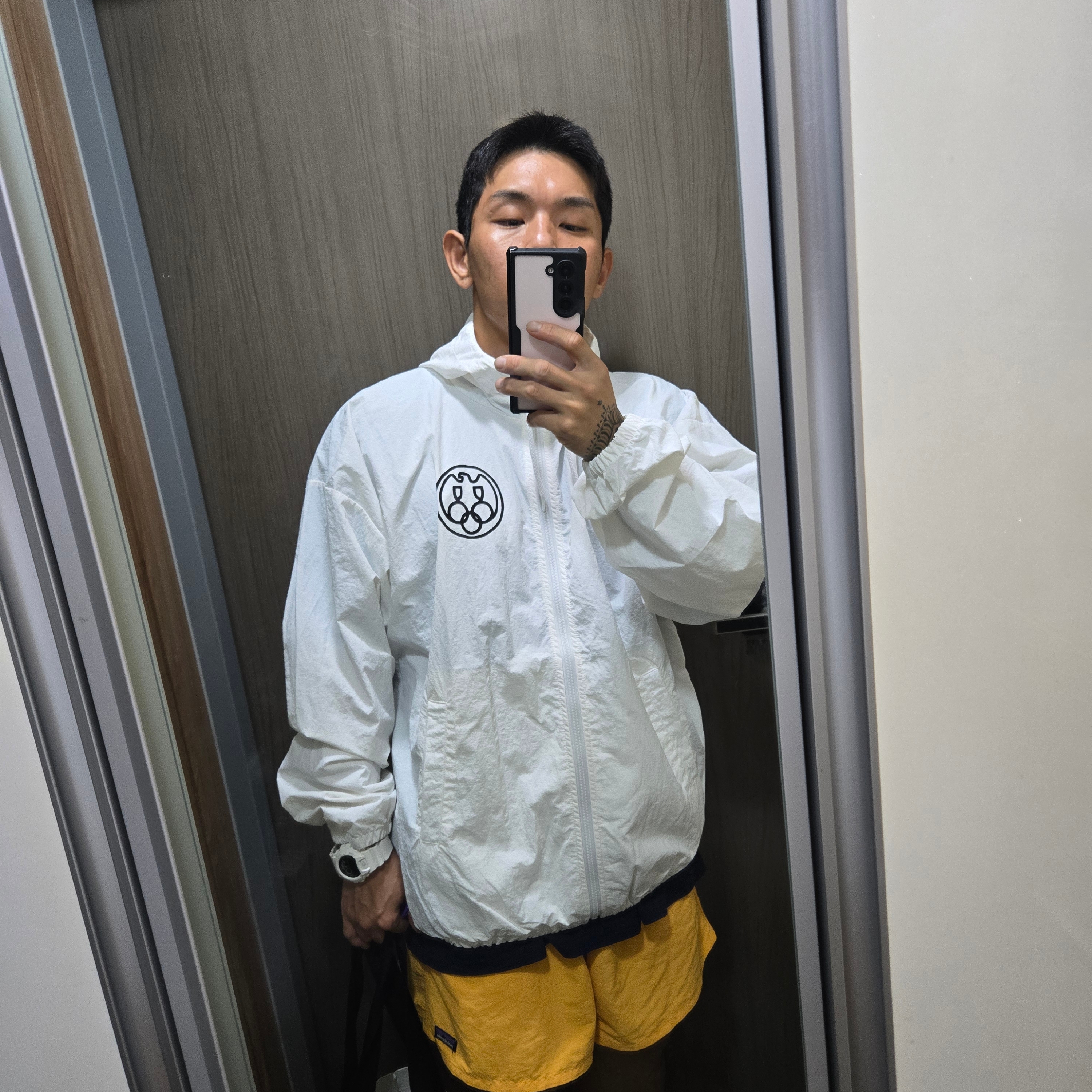 Yeezy x Gosha Rubchinskiy Vulture WB-01 Jacket White 착용 스타일 - 1