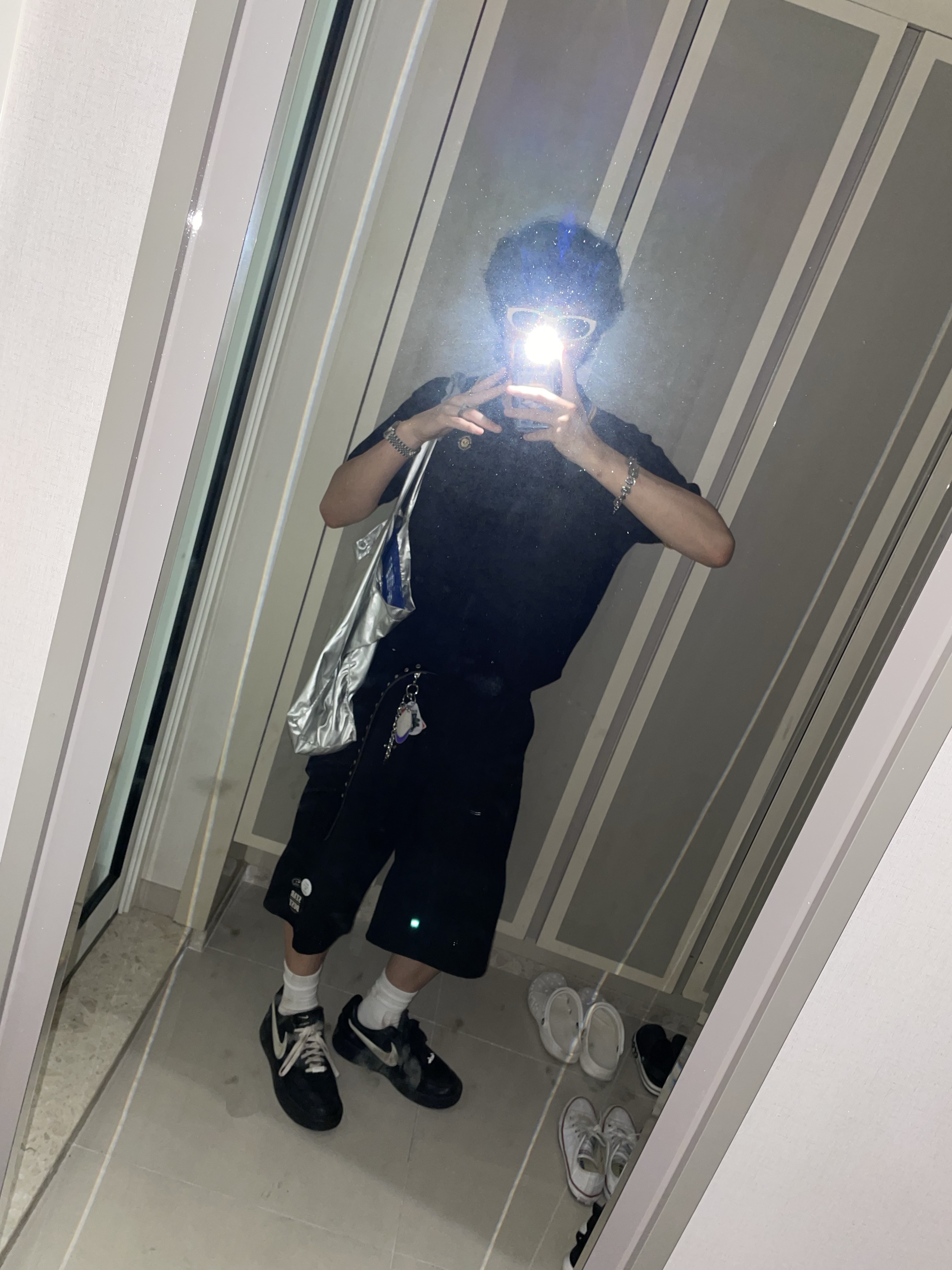 ALEXII Too Much Keyring Ver.2, Nike x Ambush Air Force 1 Low SP Black 착용 스타일 - 1