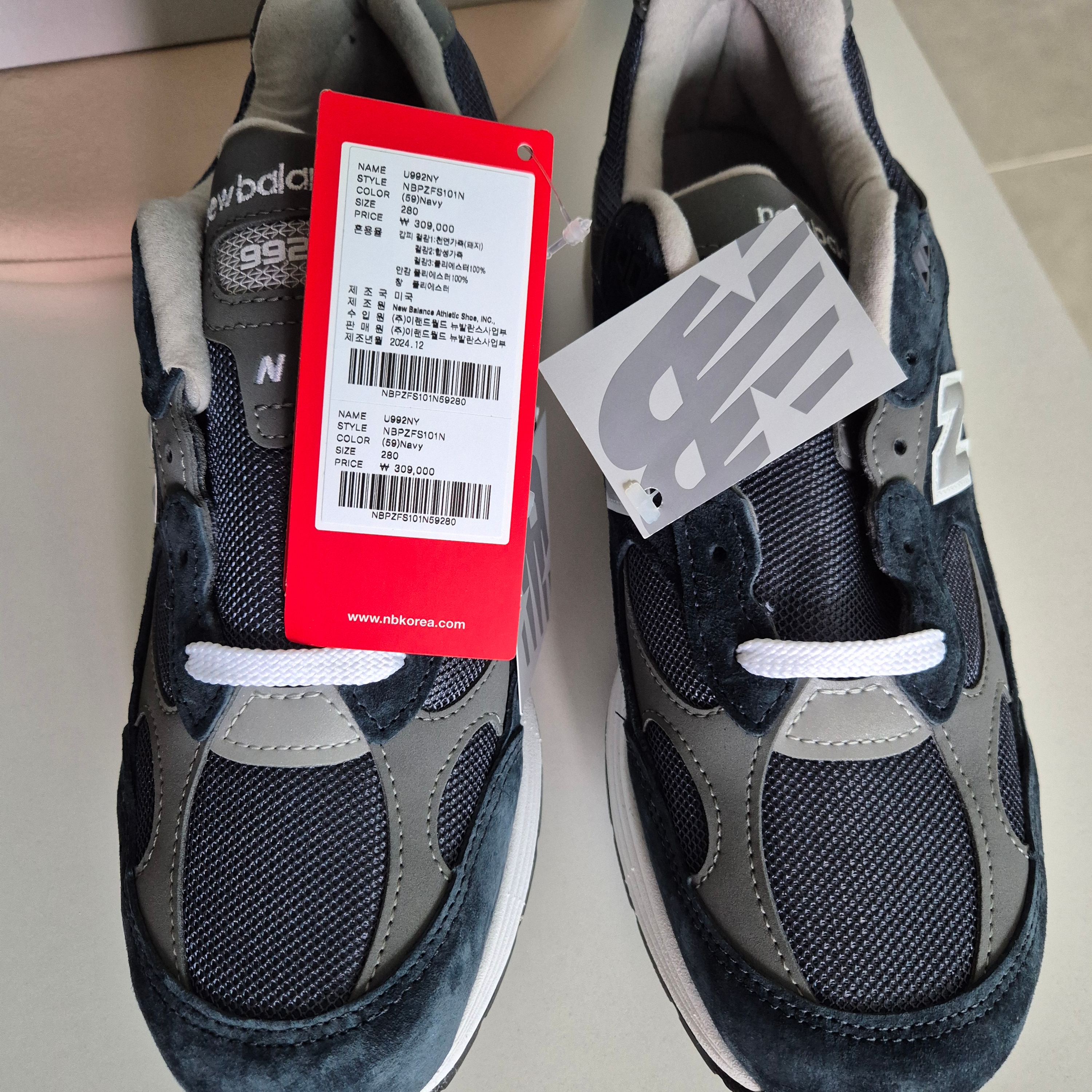 New Balance 992 Made in USA Core Navy 착용 스타일 - 2