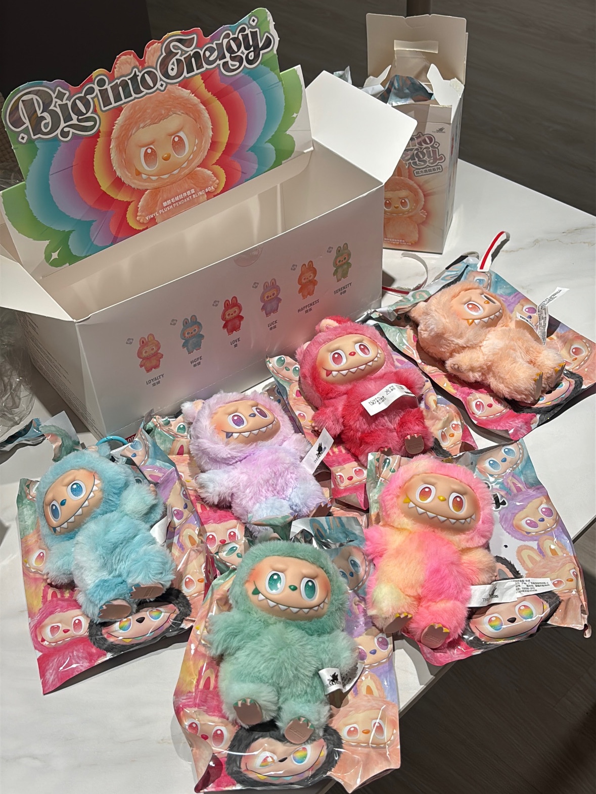 Pop Mart Labubu The Monsters Highlight Series Sealed Case (6 Blind Boxes) 착용 스타일