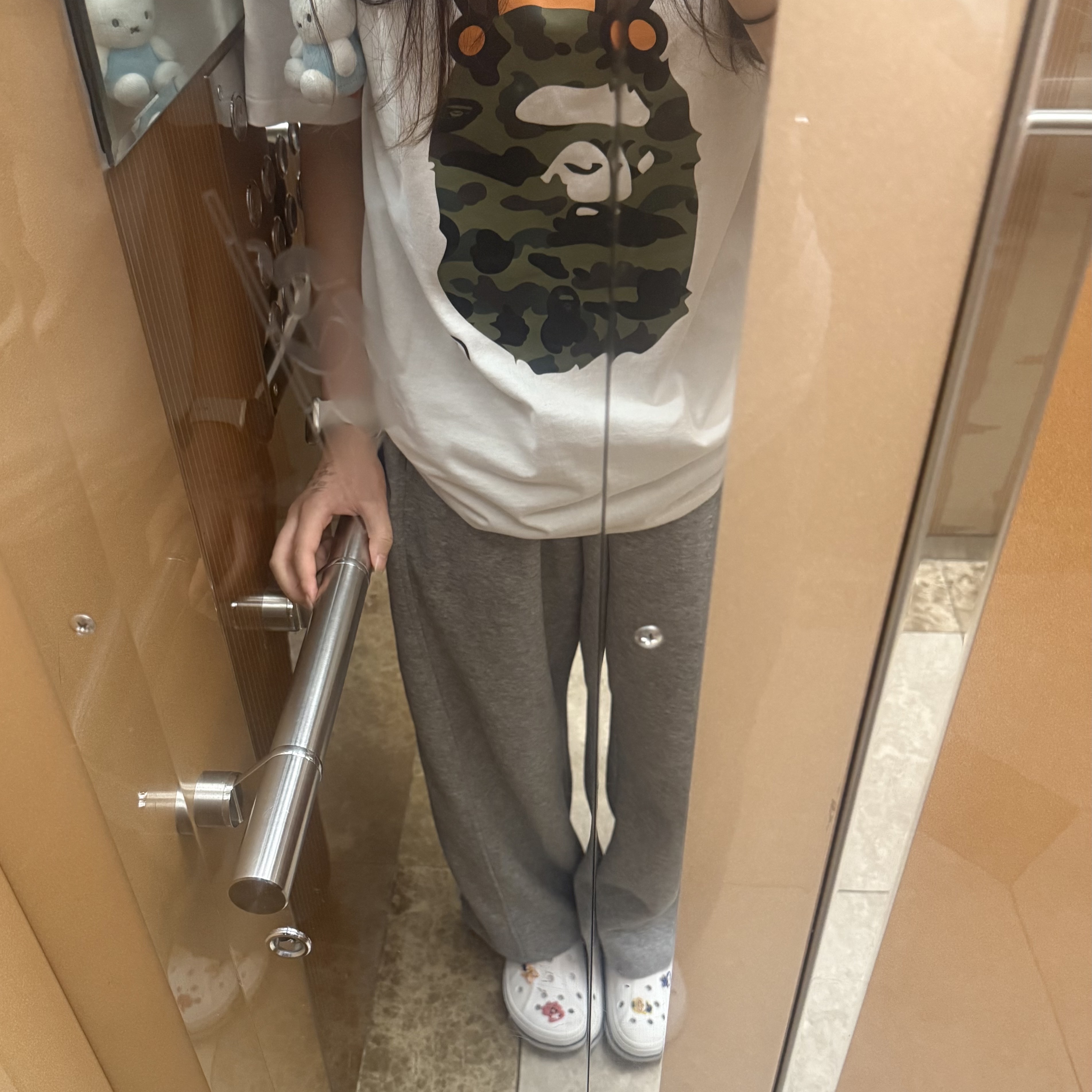 BAPE 1st Camo Milo on Ape Head T-Shirt White Green 착용 스타일