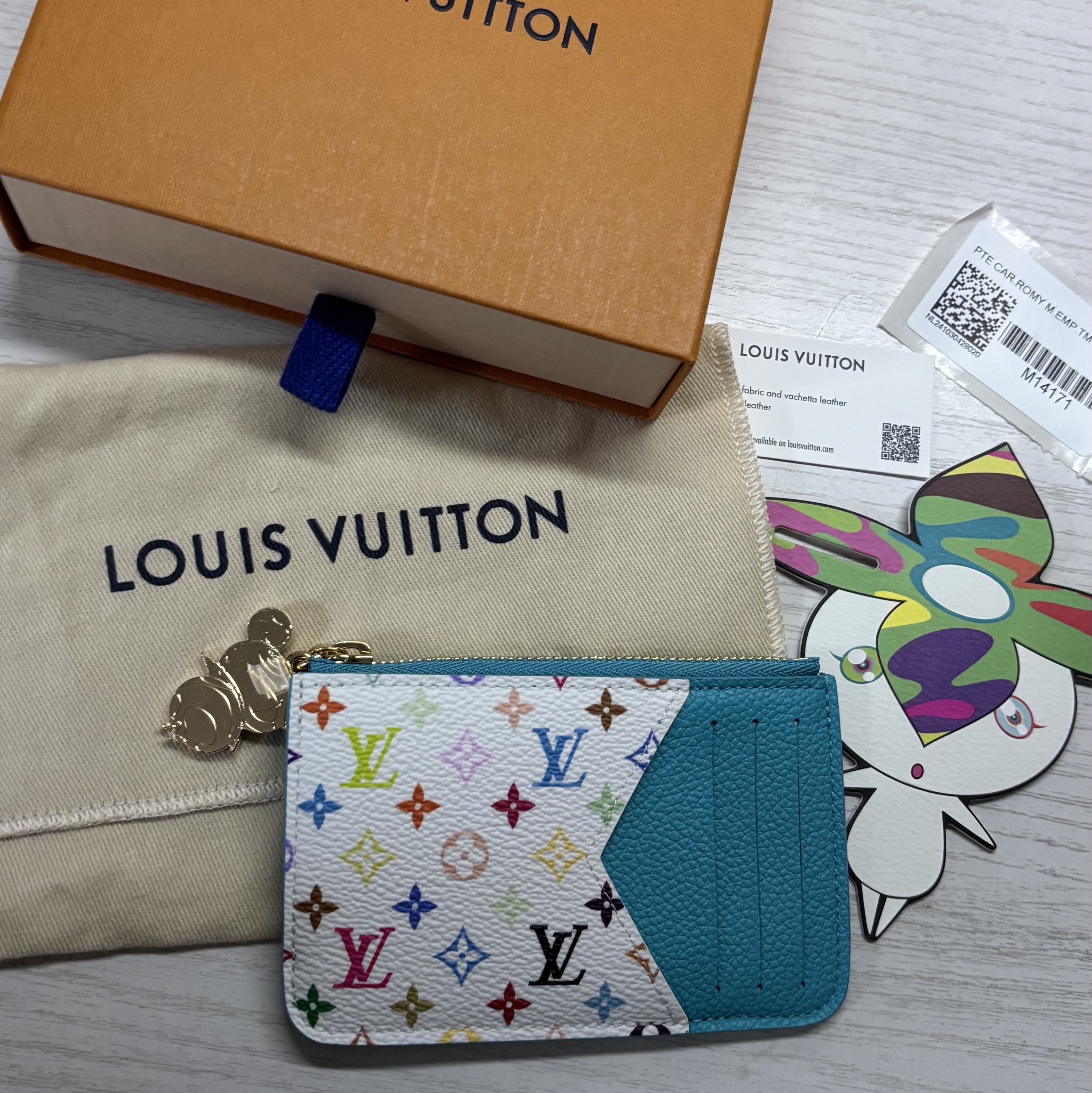 Louis Vuitton x Murakami Takashi Romy Card Holder Kabira Blue 착용 스타일