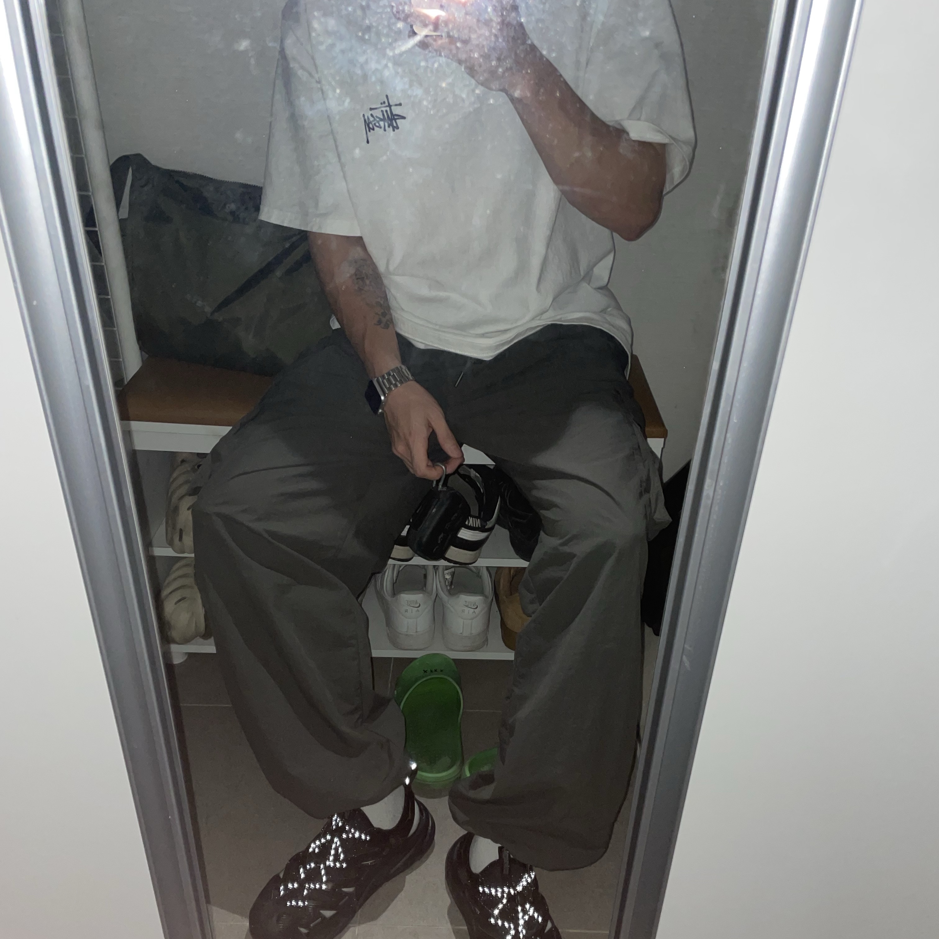 Hoka Hopara Black Castle Rock, Stussy Basic Stussy T-Shirt White 2024, 2025 착용 스타일