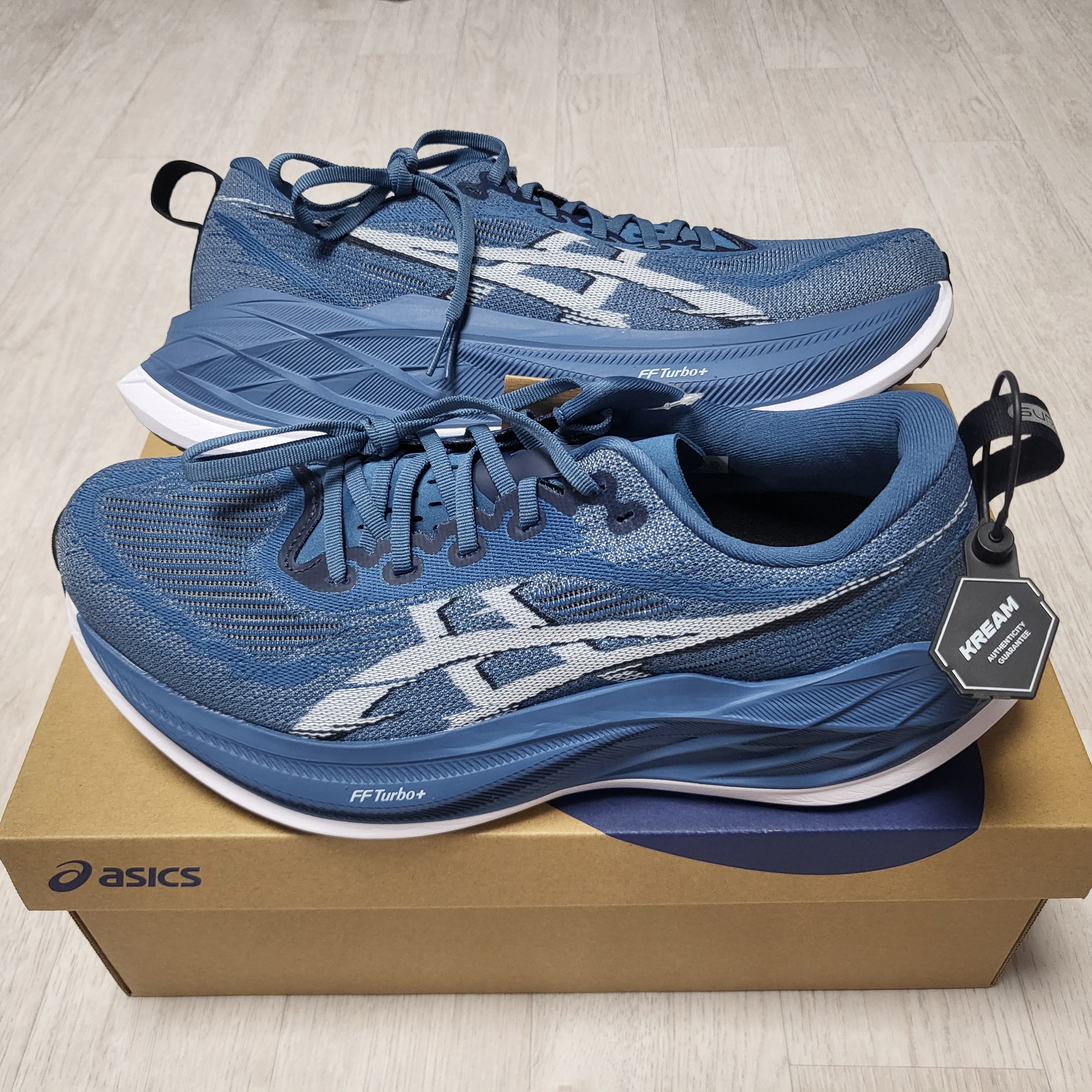 Asics Superblast 2 Winter Sea White 착용 스타일