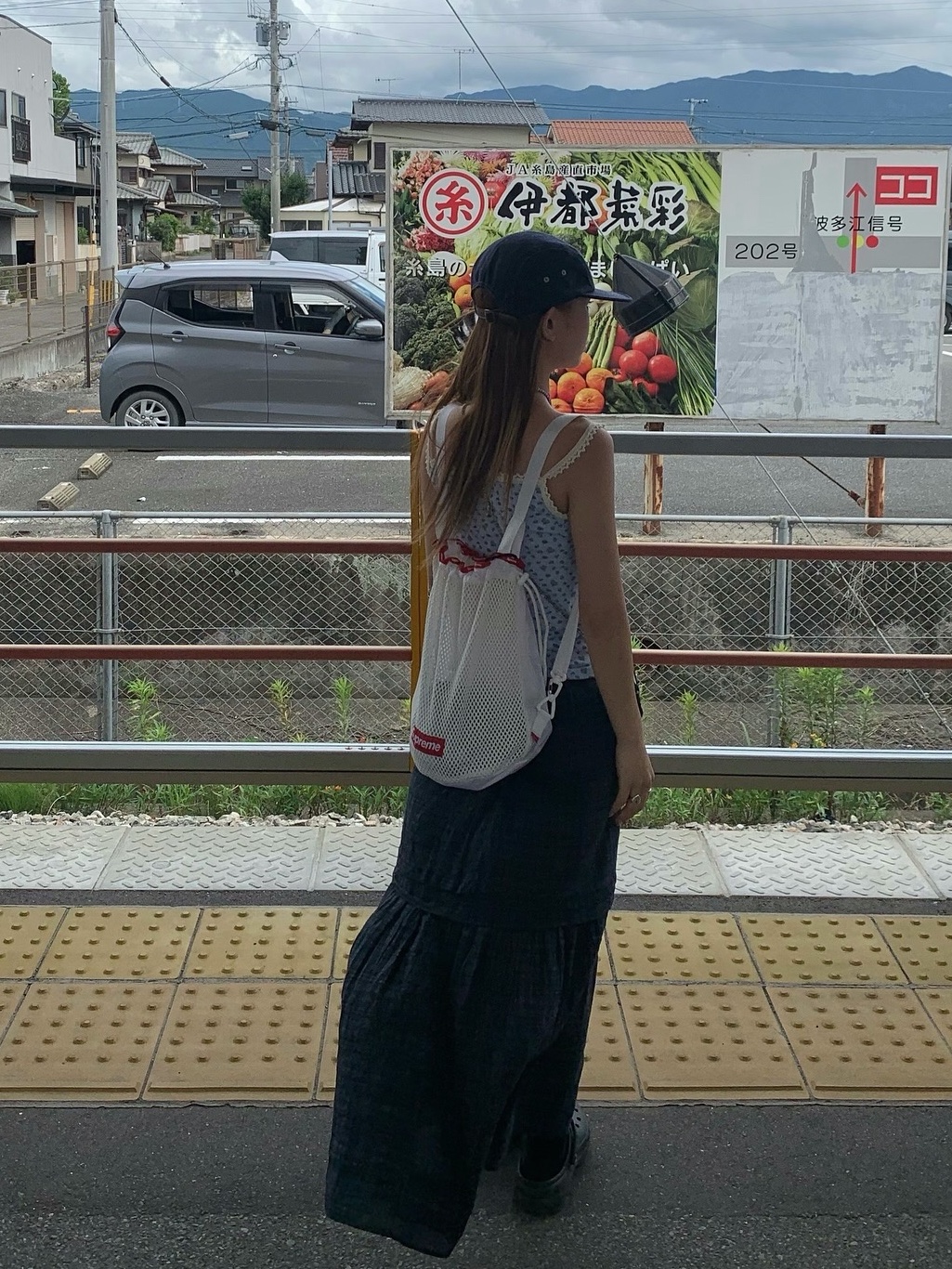 Supreme Mesh Small Backpack White - 23SS, Supreme Wool Camp Cap Denim - 24FW 착용 스타일 - 1