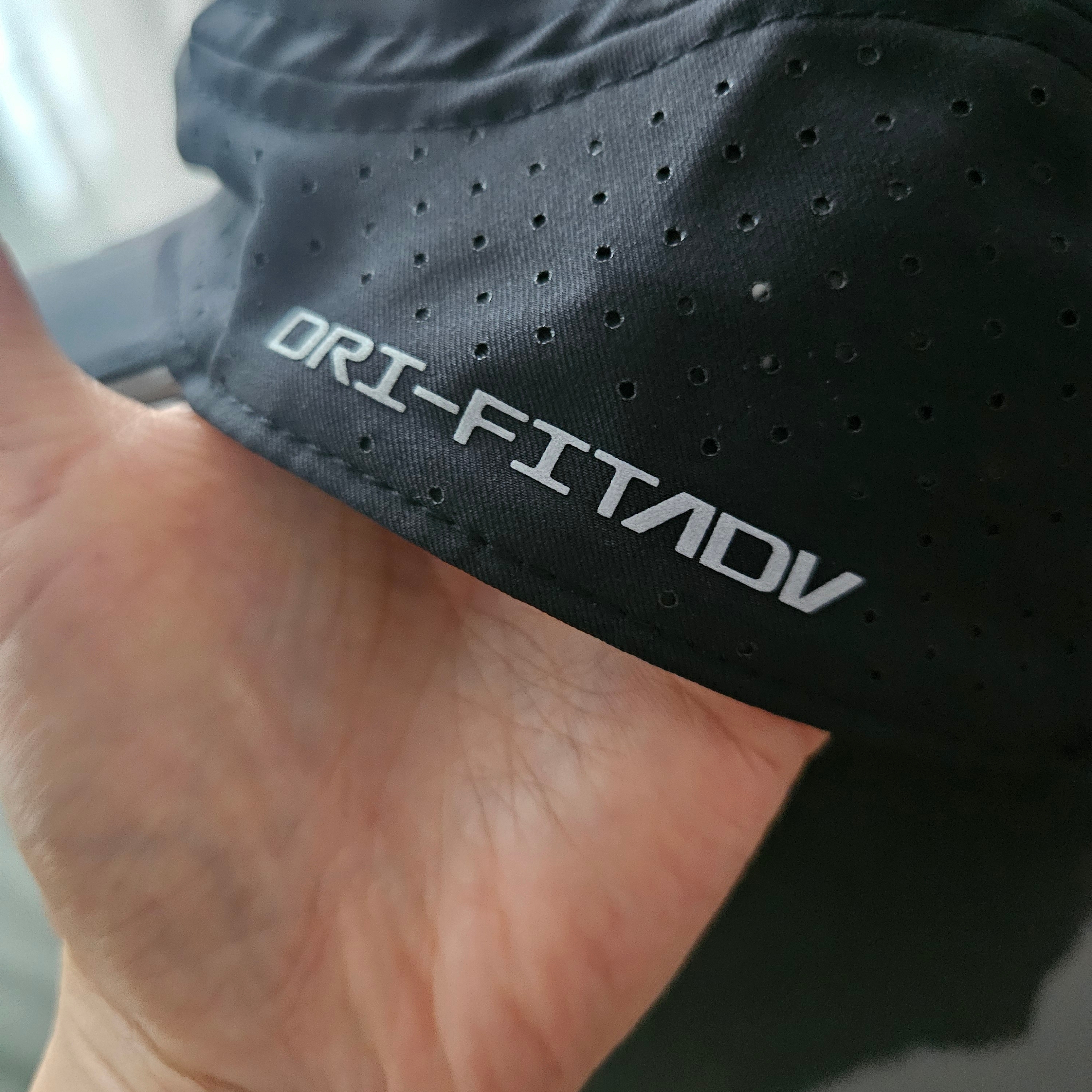 Nike Dri-Fit Adv Fly Unstructured Reflective Design Cap Black 착용 스타일 - 1