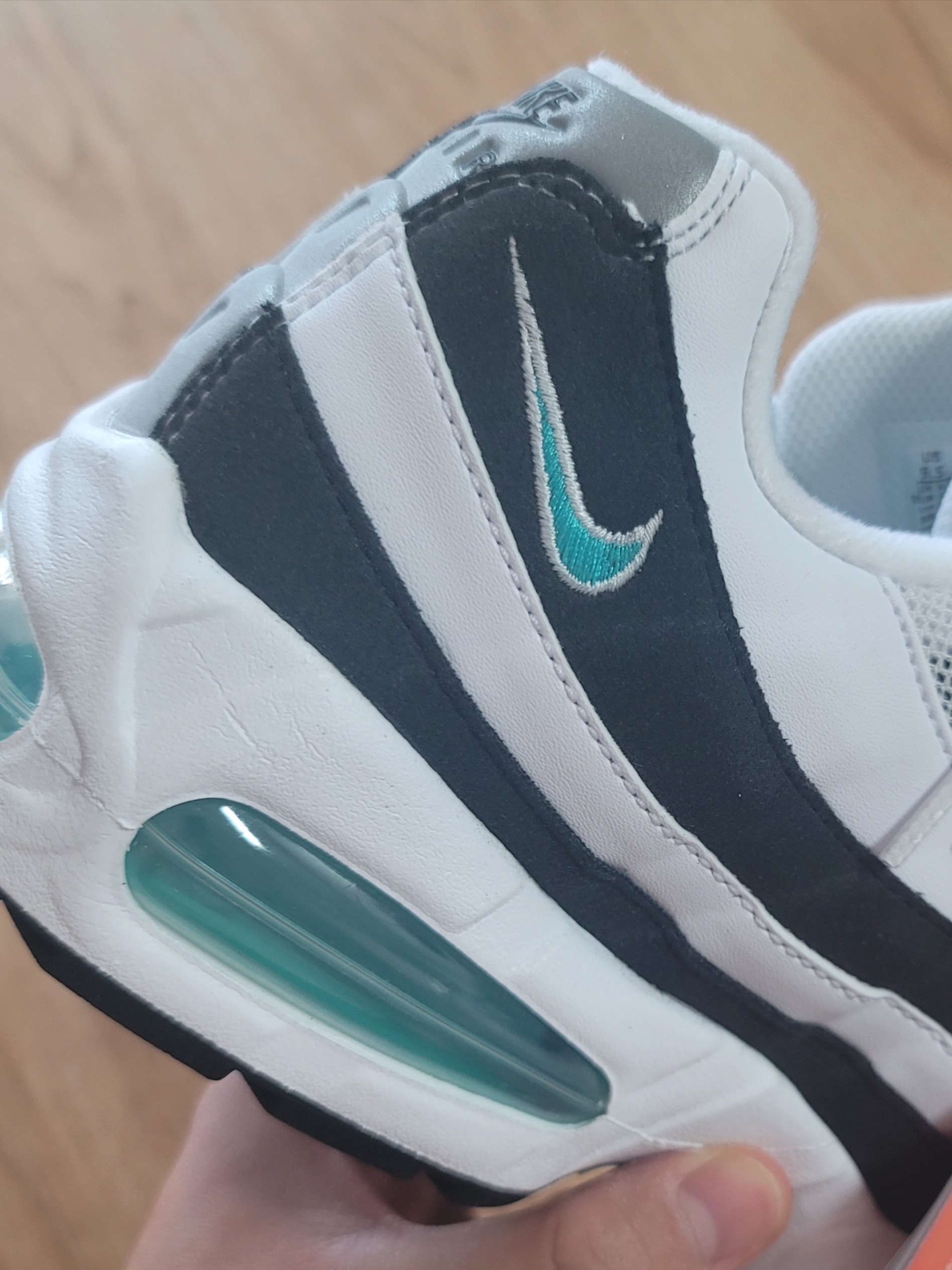 Nike Air Max 95 OG White and Black 착용 스타일 - 2