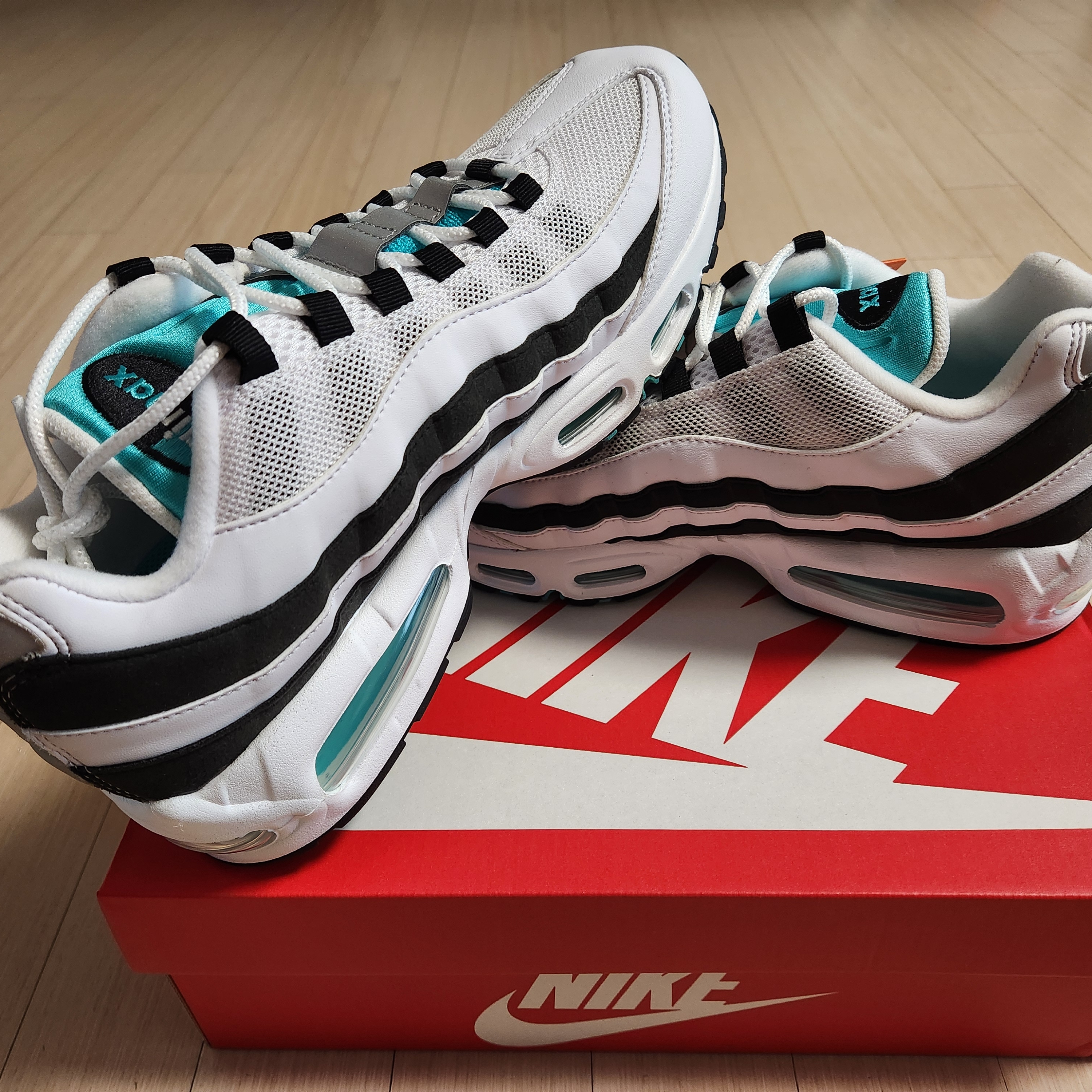 Nike Air Max 95 OG White and Black 착용 스타일 - 4