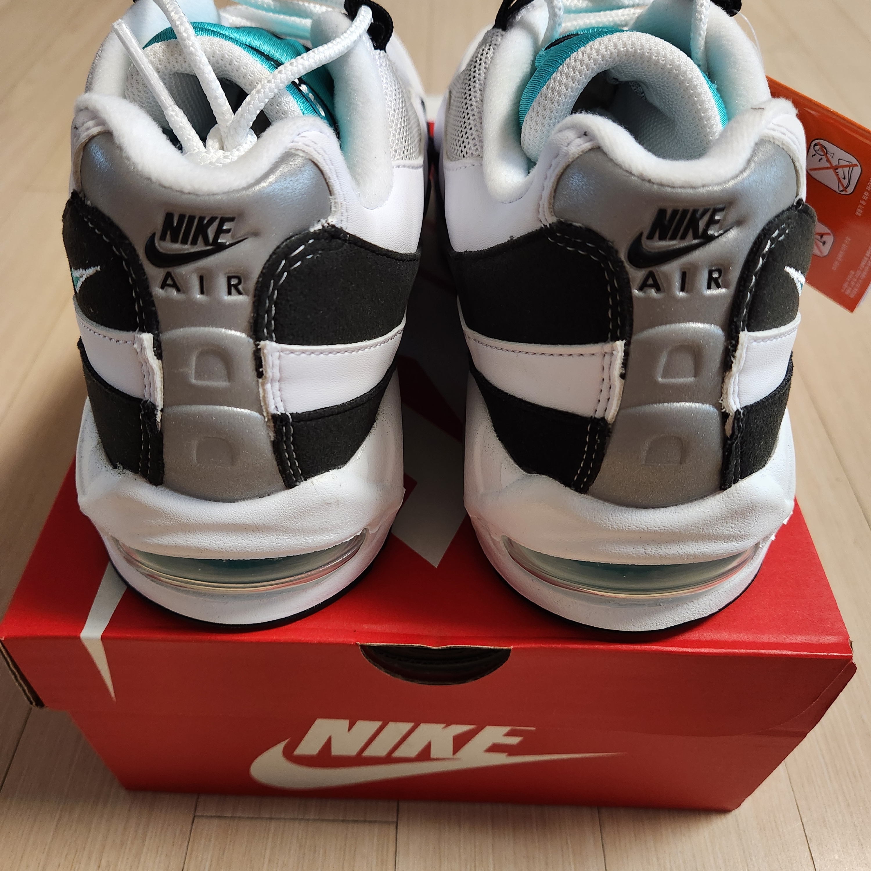 Nike Air Max 95 OG White and Black 착용 스타일 - 6