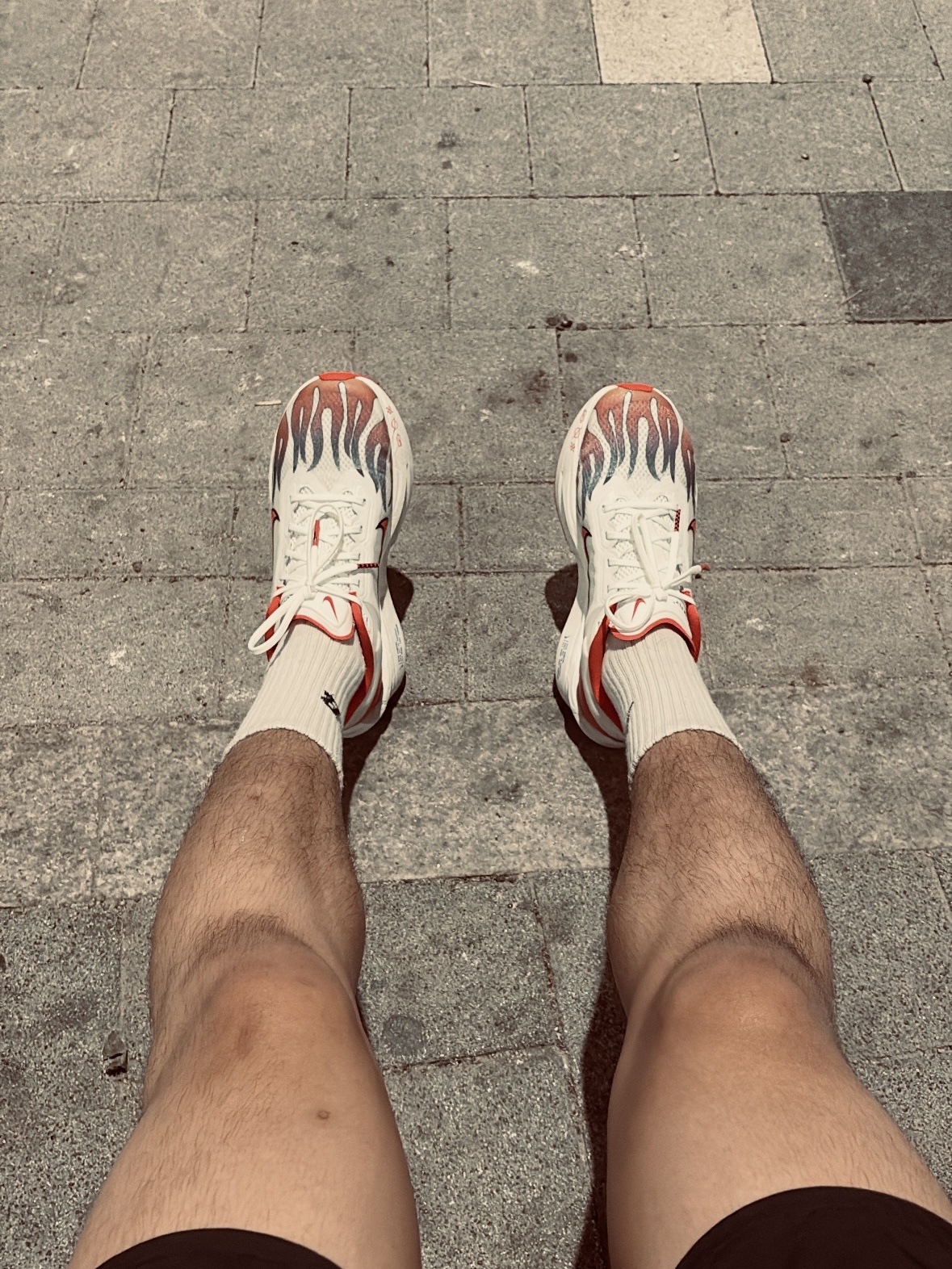 Nike Zoom Fly 6 PRM White Habanero Red 착용 스타일