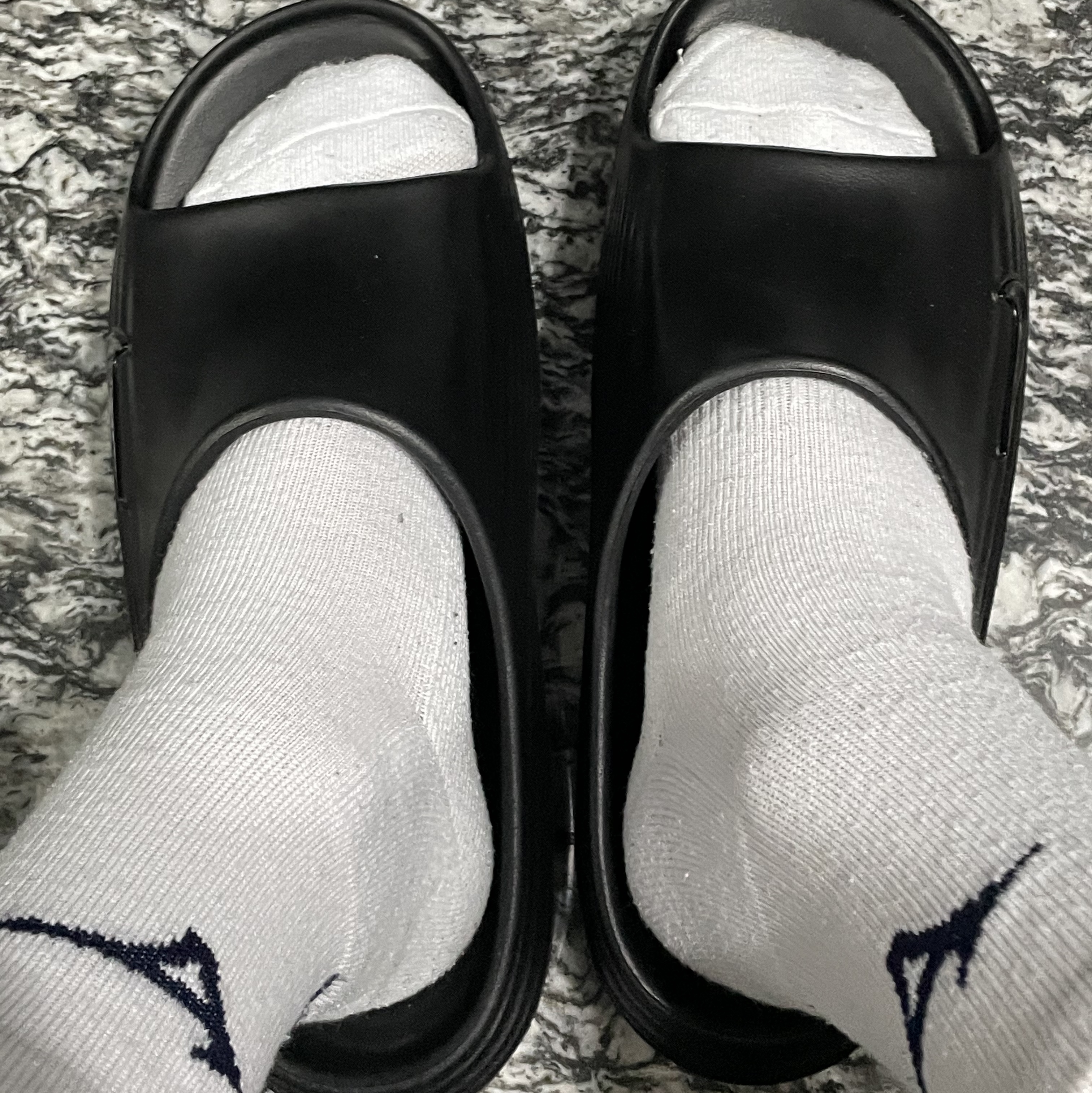 Nike ReactX Rejuven8 Slide Black 착용 스타일 - 2