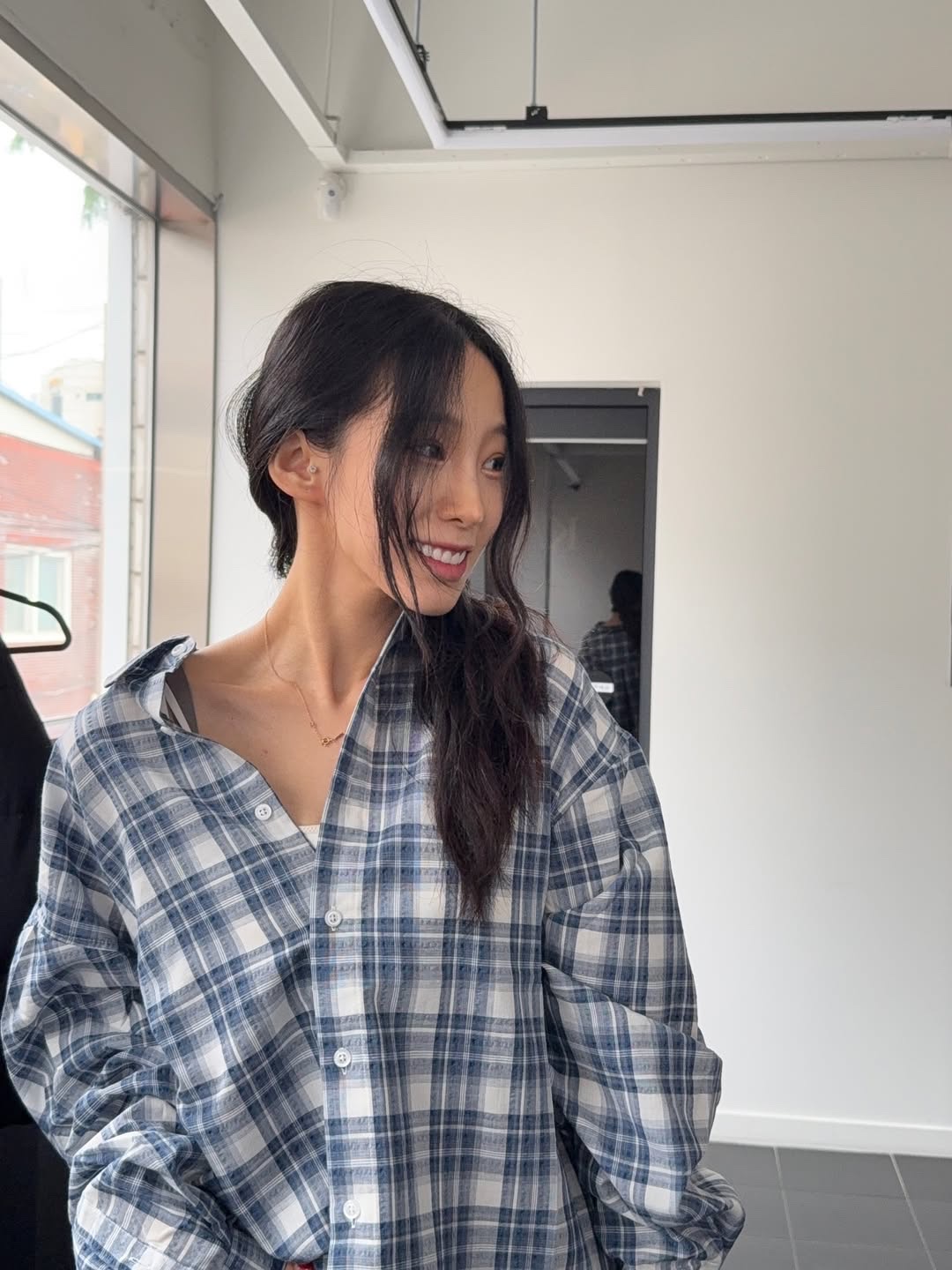SLOW RECORD HOUSE Seersucker Oversized Check Shirts Blue 착용 스타일 - 2
