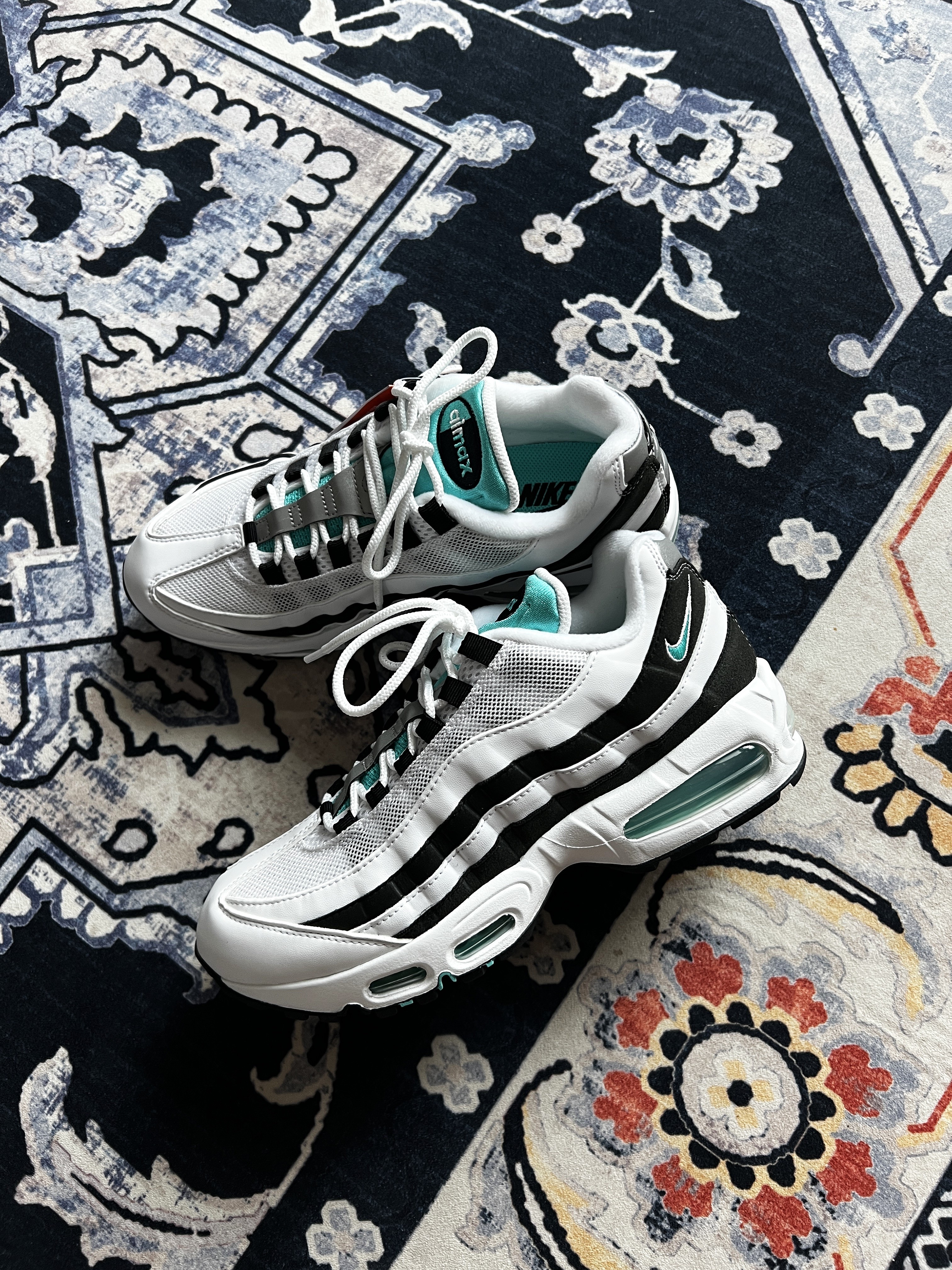 Nike Air Max 95 OG White and Black 착용 스타일