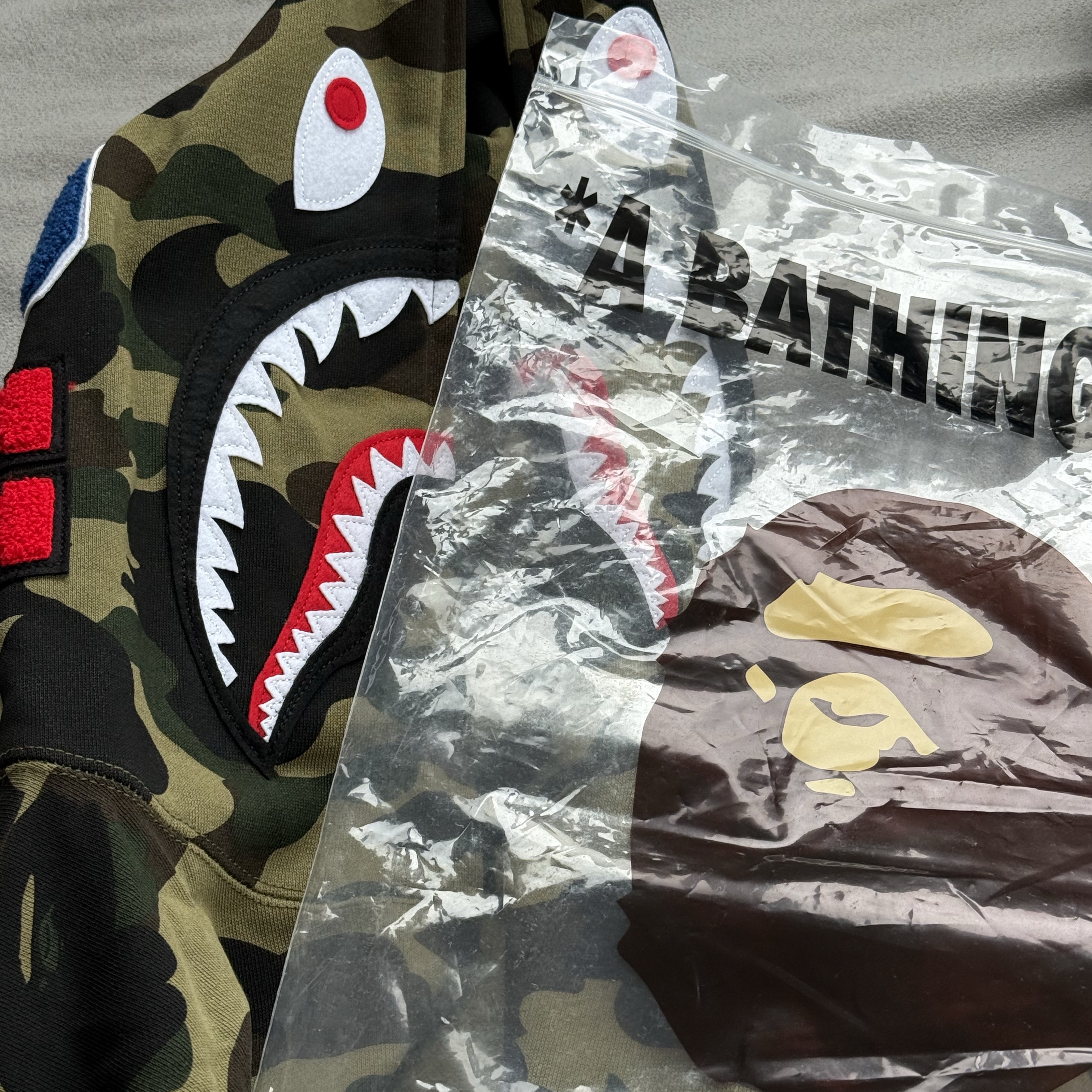 BAPE 1st Camo Shark Full Zip Hoodie Army Green 착용 스타일 - 2