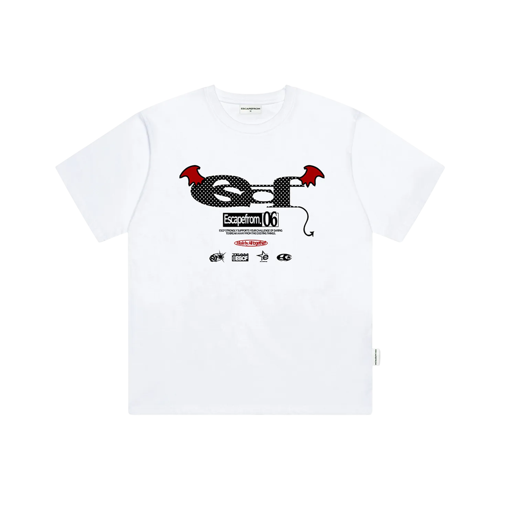 이스케이프프롬 데빌 ESCF 로고 콜라주 프린트 오버핏 반팔티 화이트(Escapefrom Devil ESCF Logo Collage Print Oversized Fit Short Sleeve Tee White)