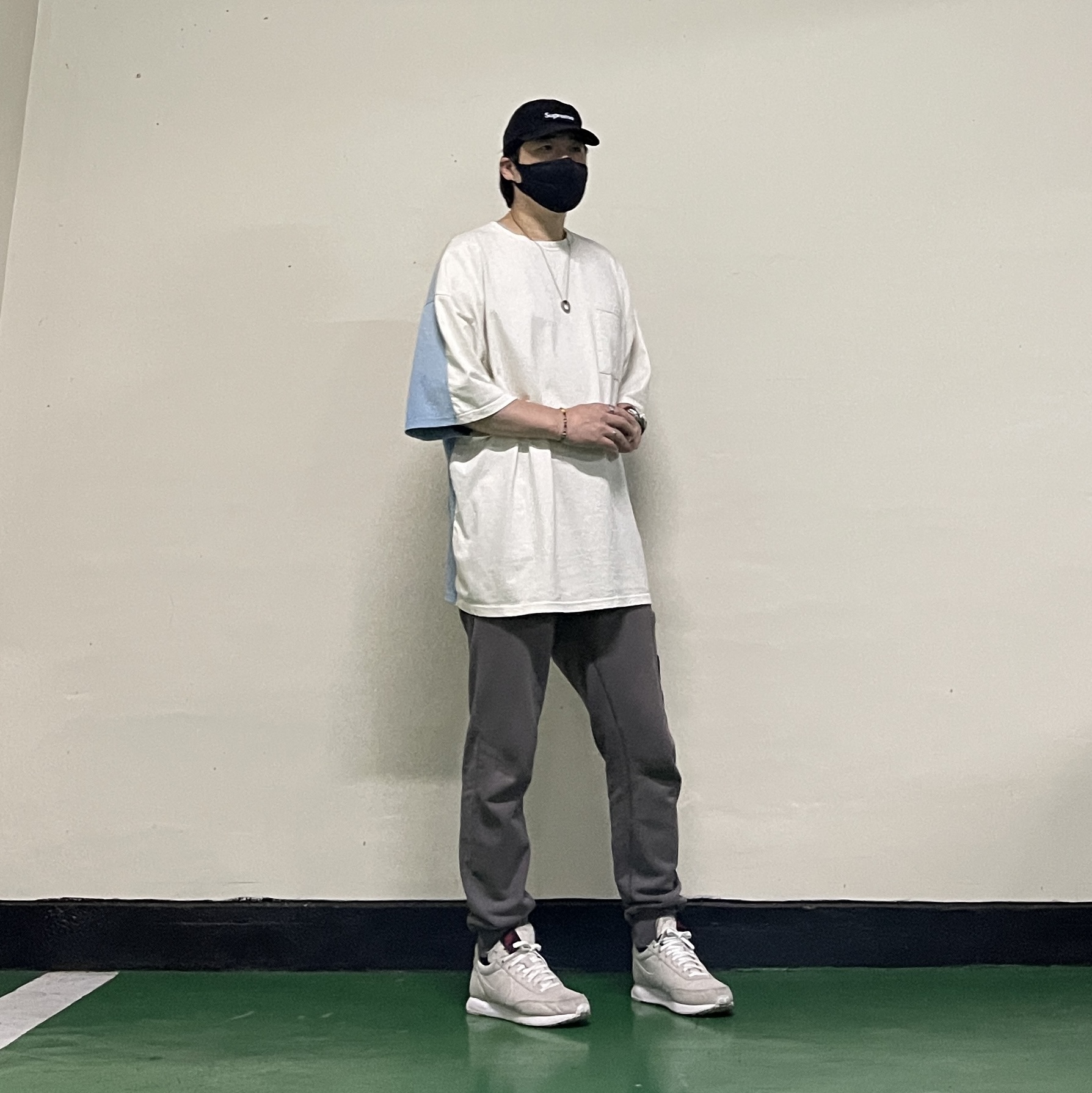 Stone Island 64551 Slim Fit Cargo Sweatpants Steel Grey - 24SS, Kapital Cotton Sheeting Two Tone Big Pocket Bone T-Shirt Kinari Sax 착용 스타일 - 3
