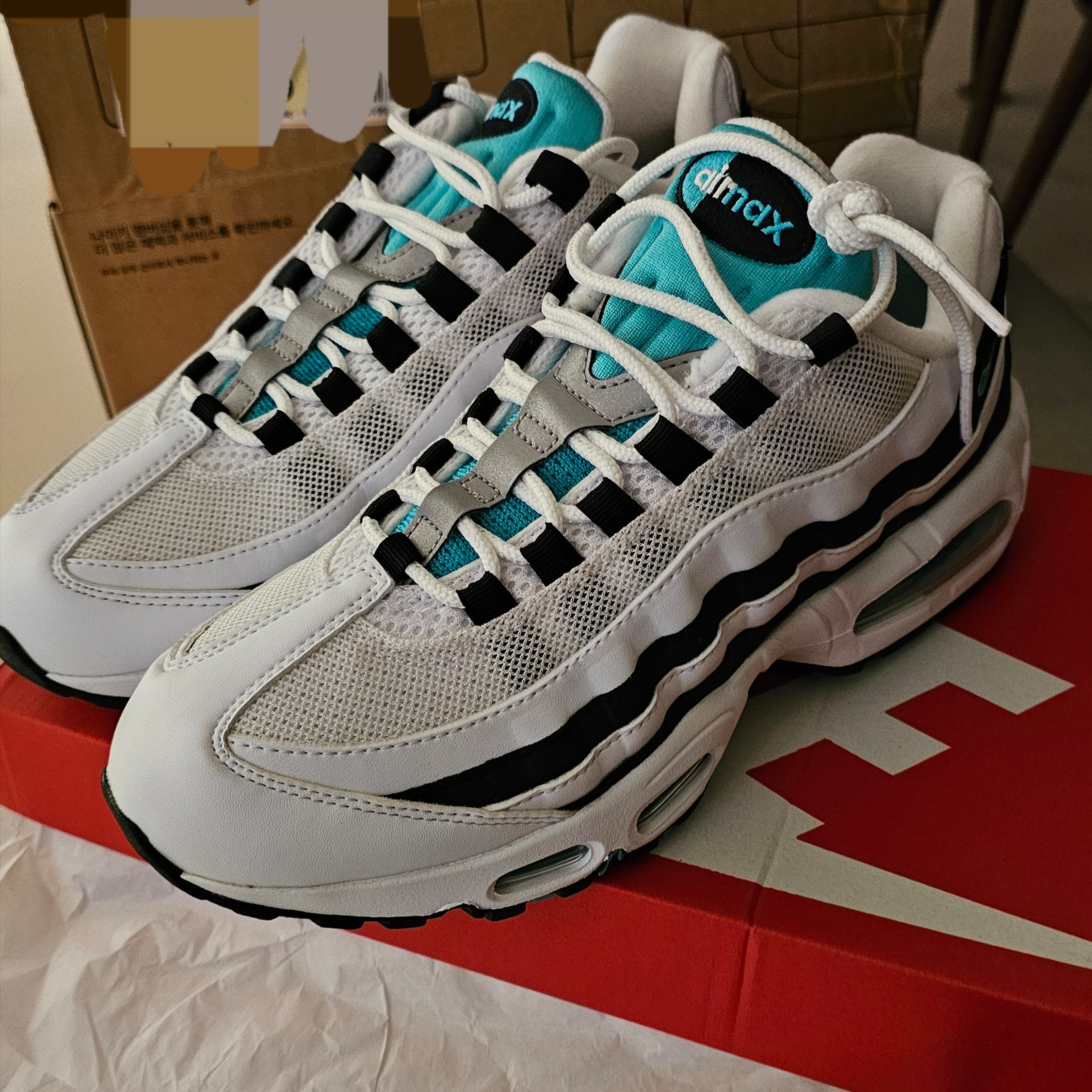 Nike Air Max 95 OG White and Black 착용 스타일